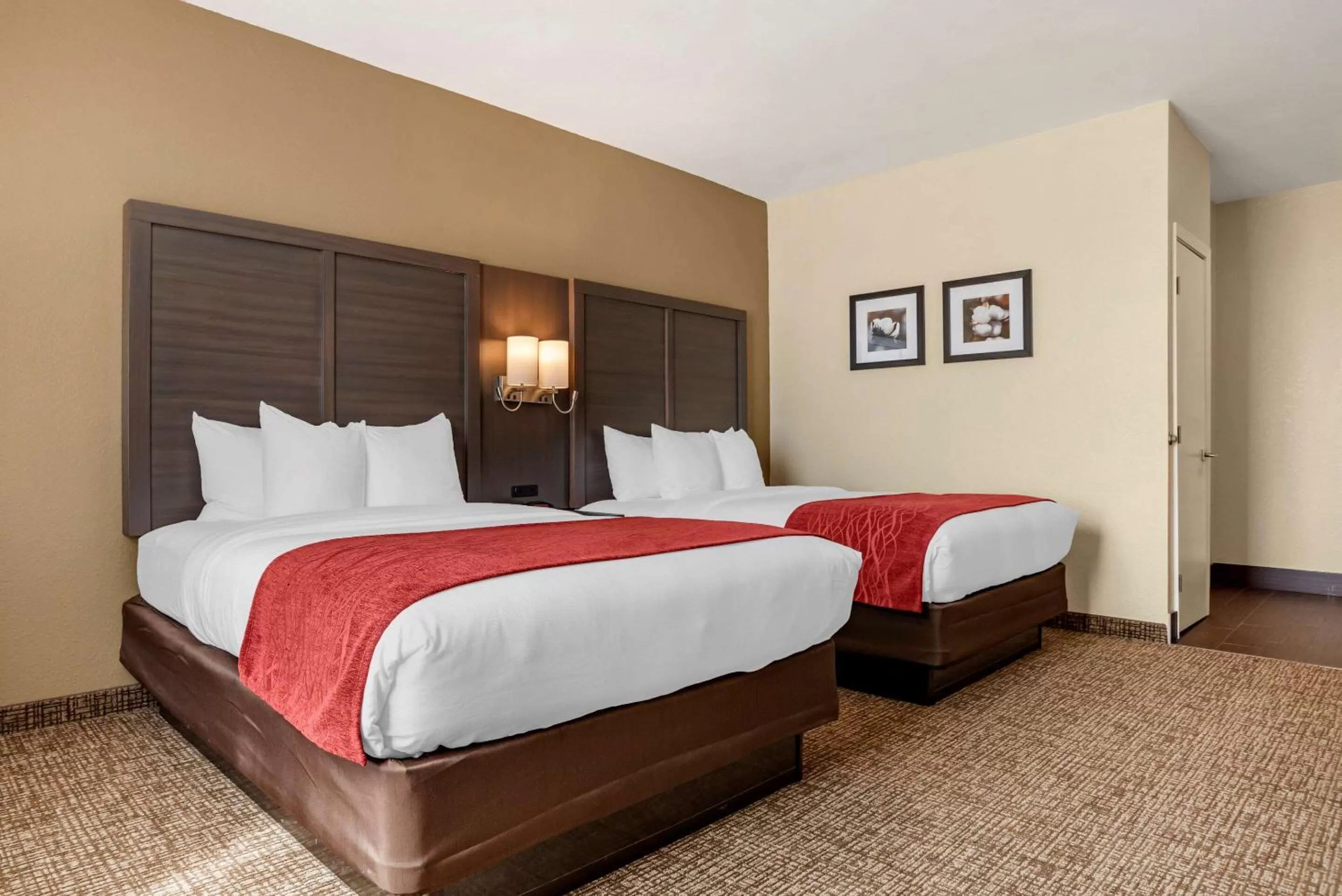 Photo of the whole room, Bed in Comfort Inn & Suites Millbrook-Prattville