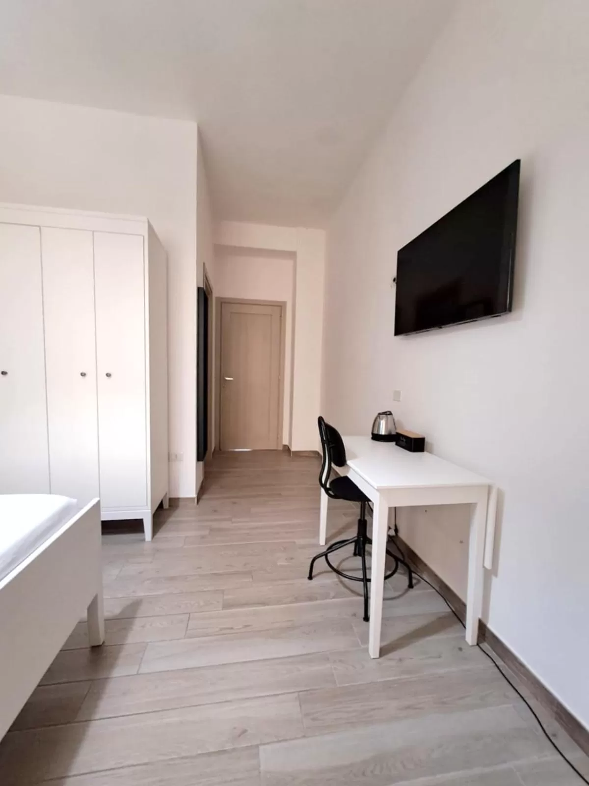 TV and multimedia in Ajana Rooms by Accomodo