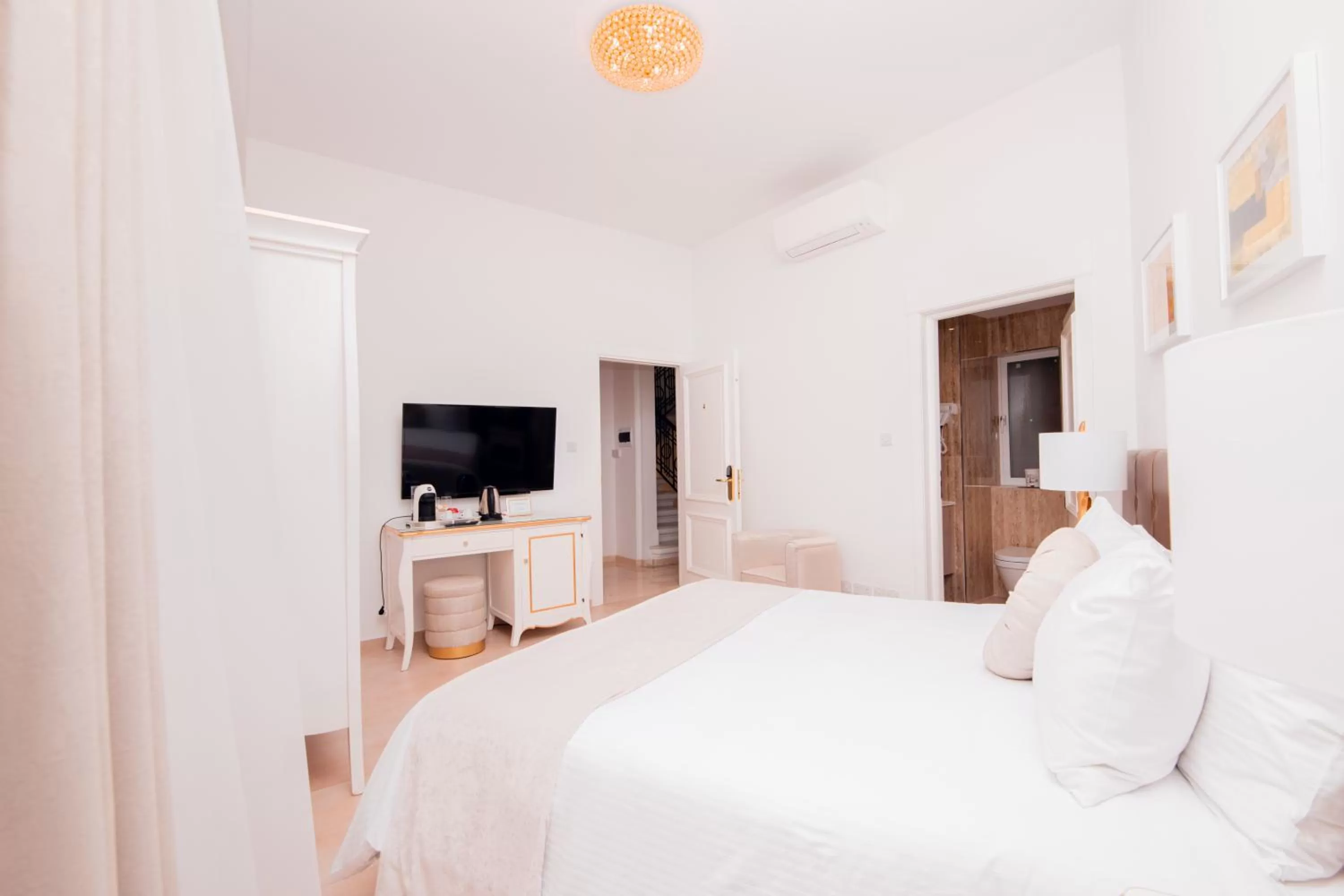 Bed in Giorgio Boutique Hotel