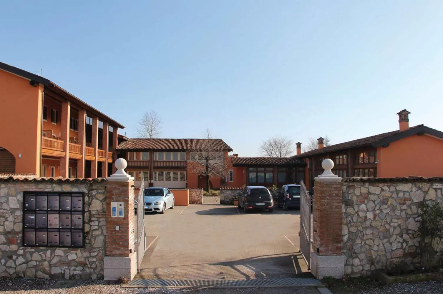 Property building in Cascina Volta