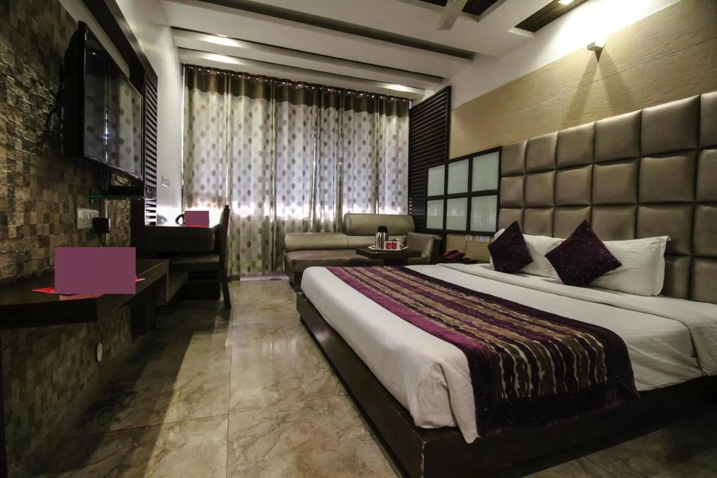 Bedroom, Bed in Hotel Emerald