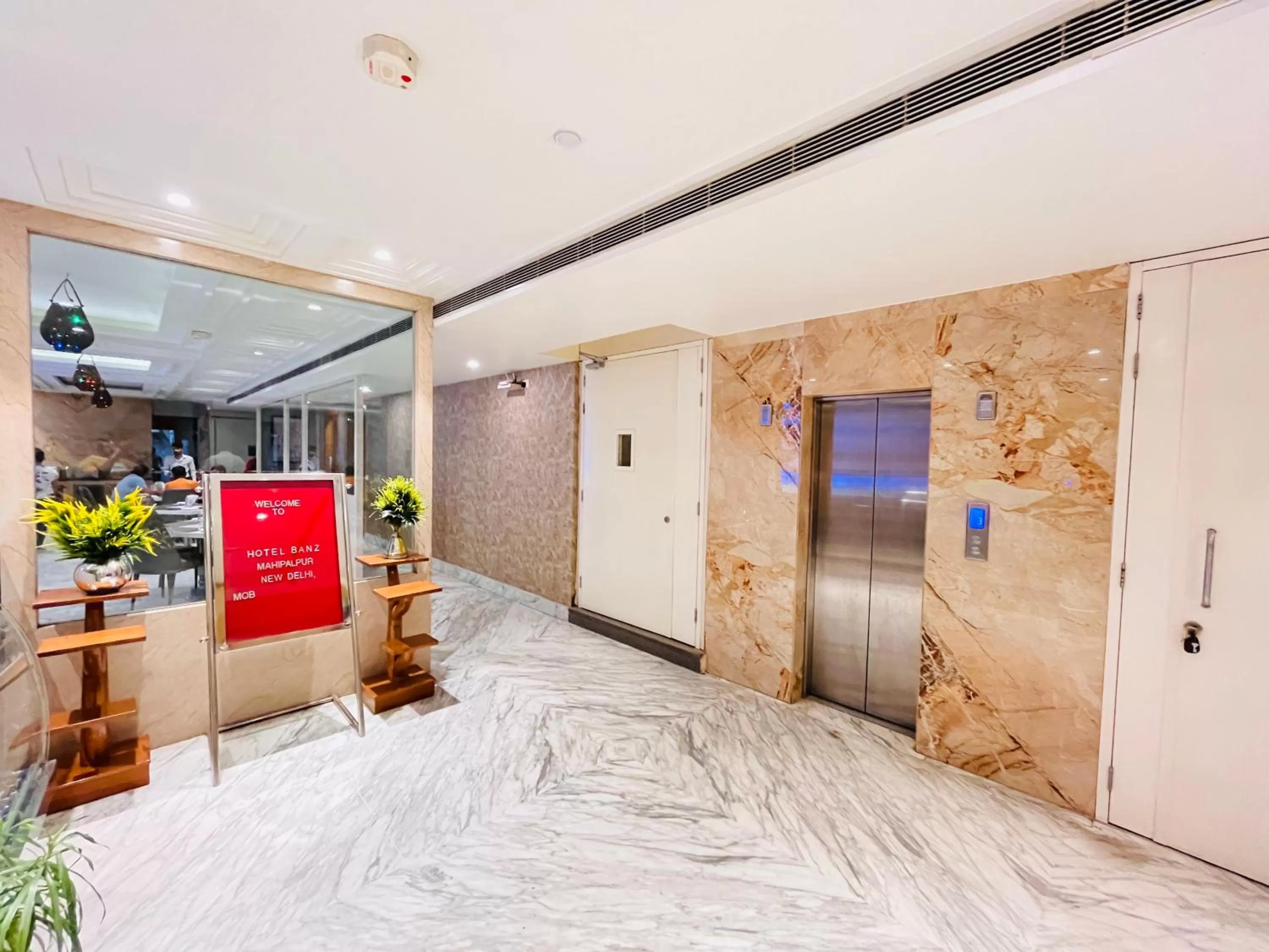 Bed in Hotel Banz near Delhi Airport