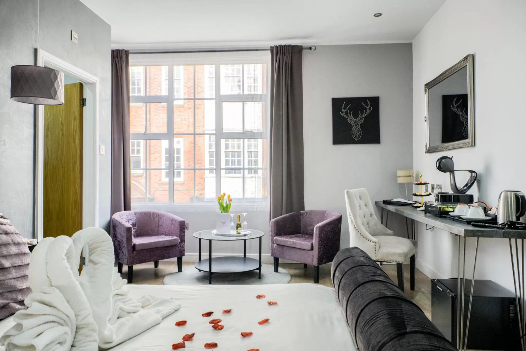 Living room in Villare Leicester City Centre hotel