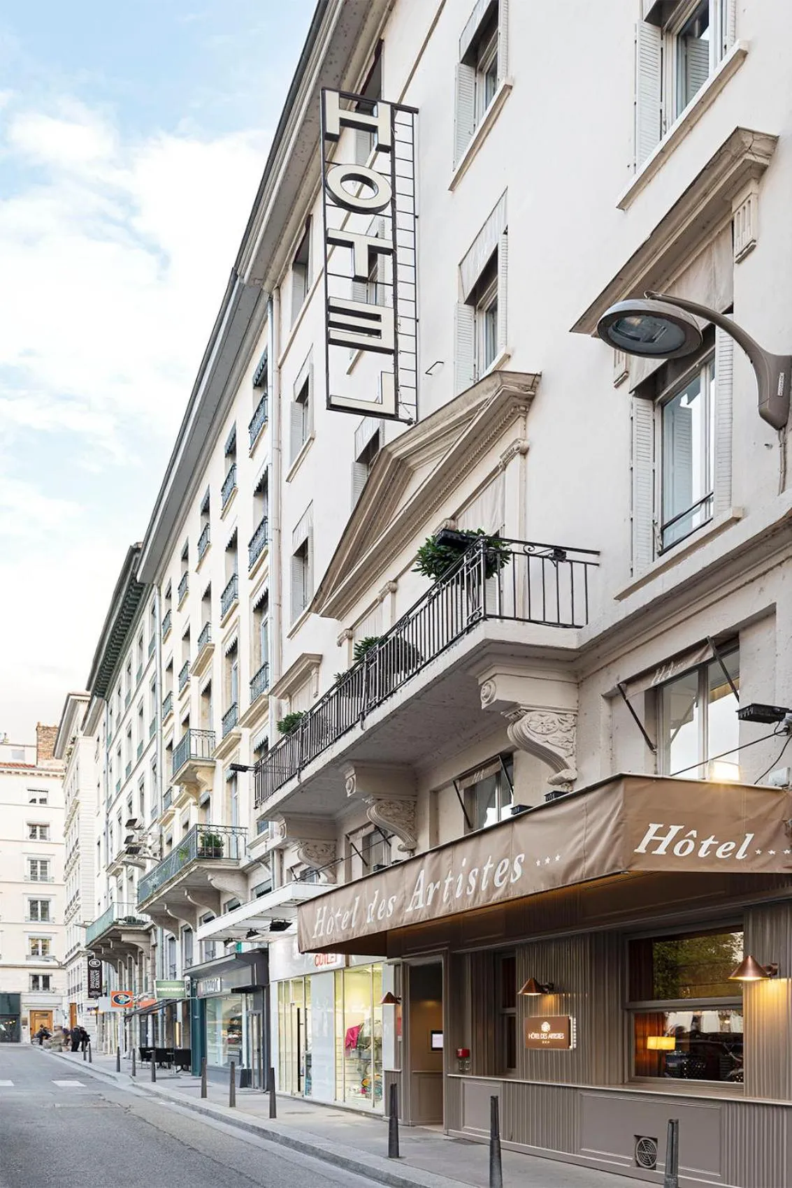 Facade/entrance in Hôtel Des Artistes