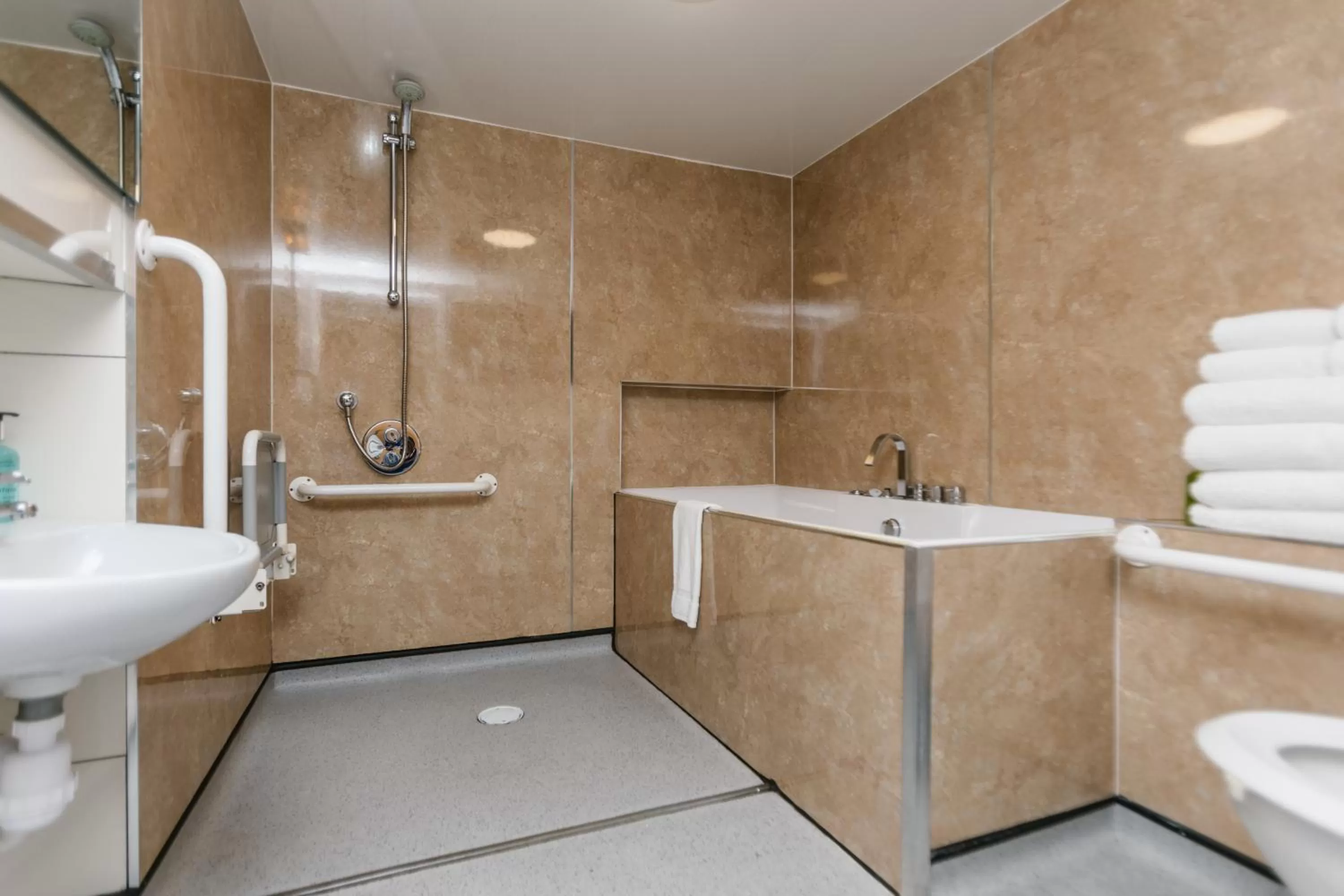 Large Twin Room in Siberia Bar & Hotel