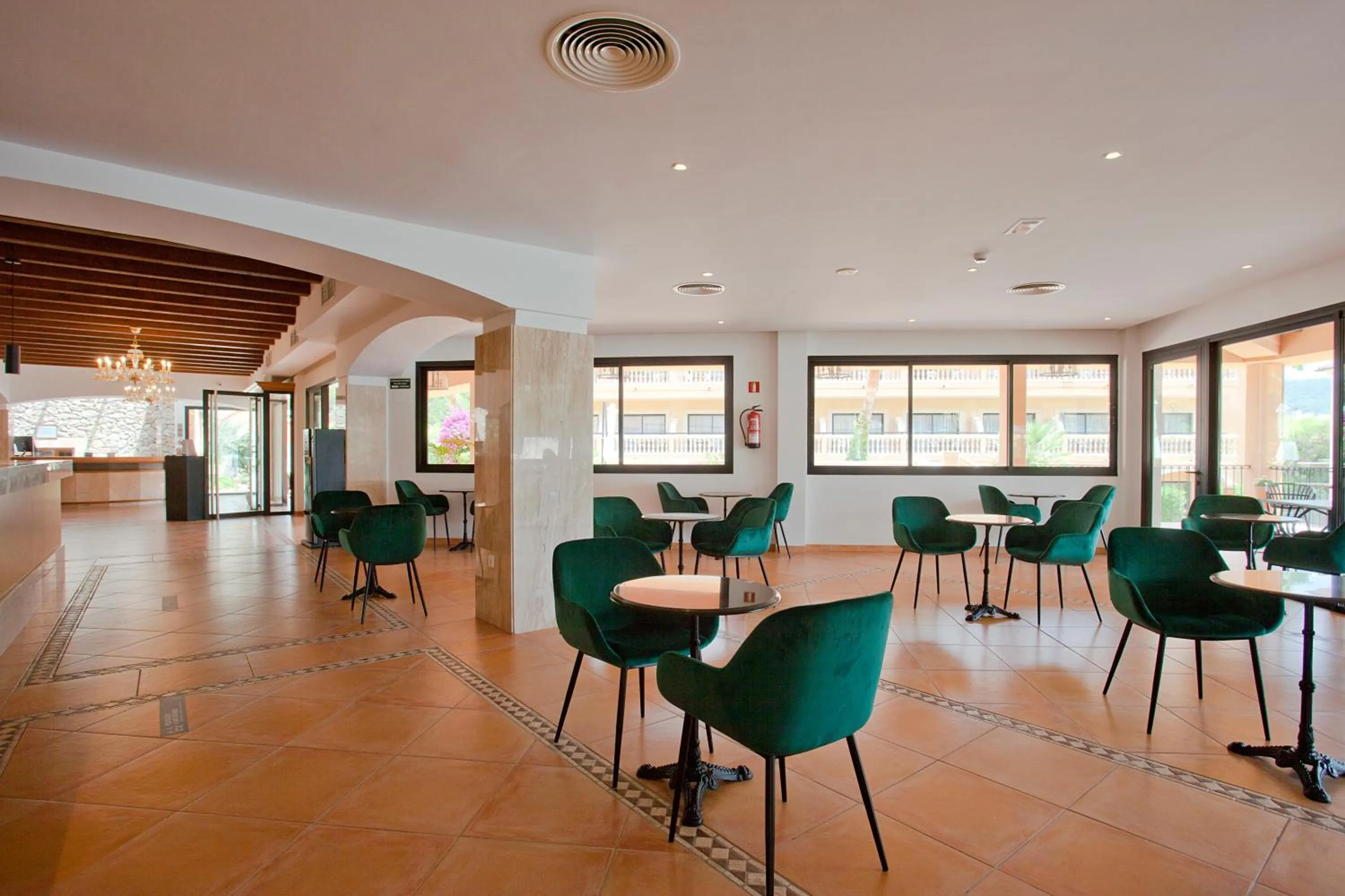 Lounge or bar in Mon Port Hotel & Spa