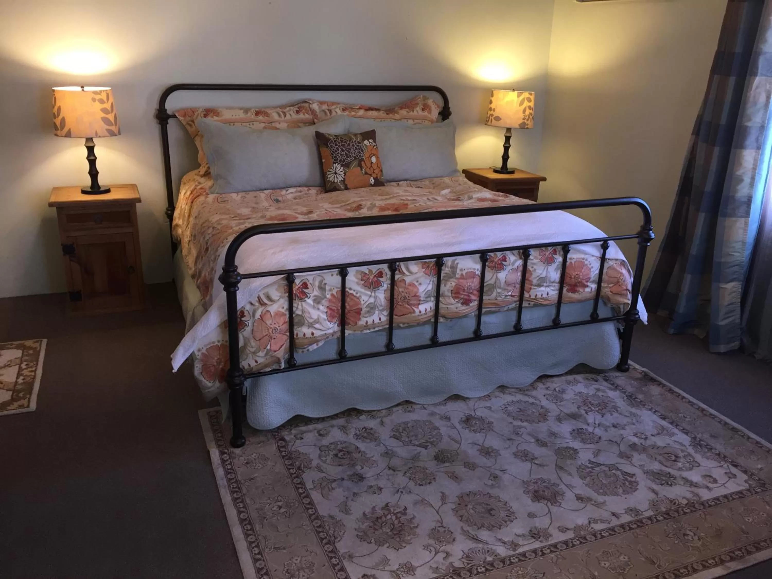 King Room in Casa de Tres Lunas/House of Three Moons