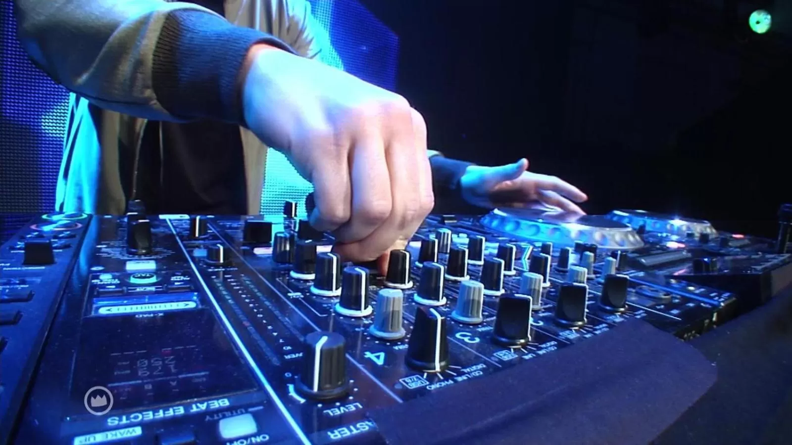 Nightclub / DJ in Crystal Palace Hotel