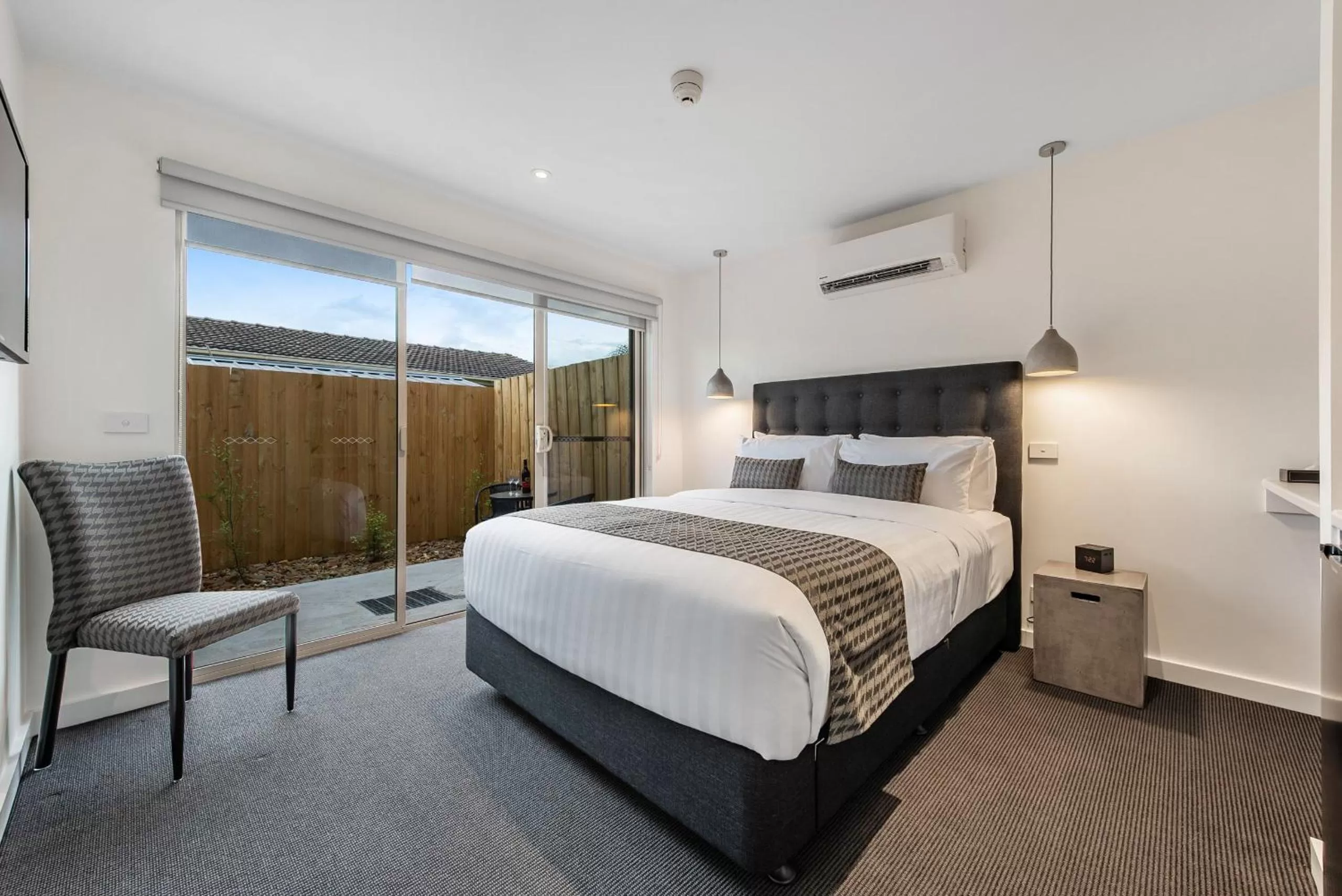 Bedroom, Bed in Melbourne Airport Motel