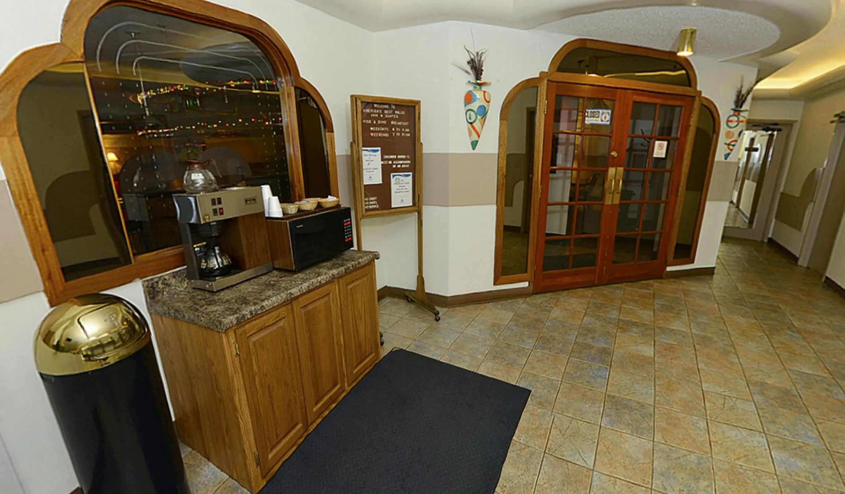 Decorative detail in Howard Johnson by Wyndham Saint Joseph Benton Harbor