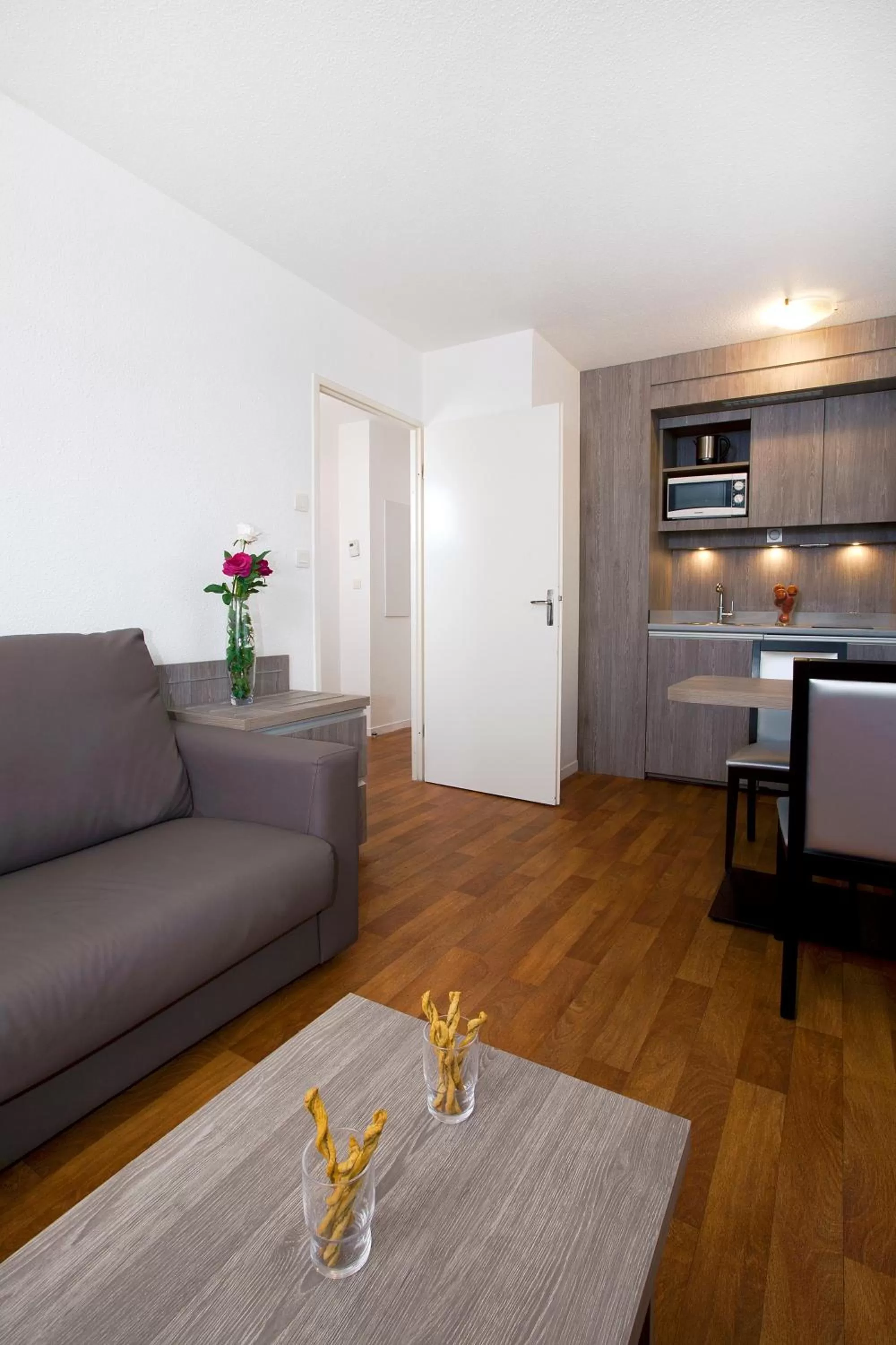 Kitchen or kitchenette in Séjours & Affaires Reims Clairmarais