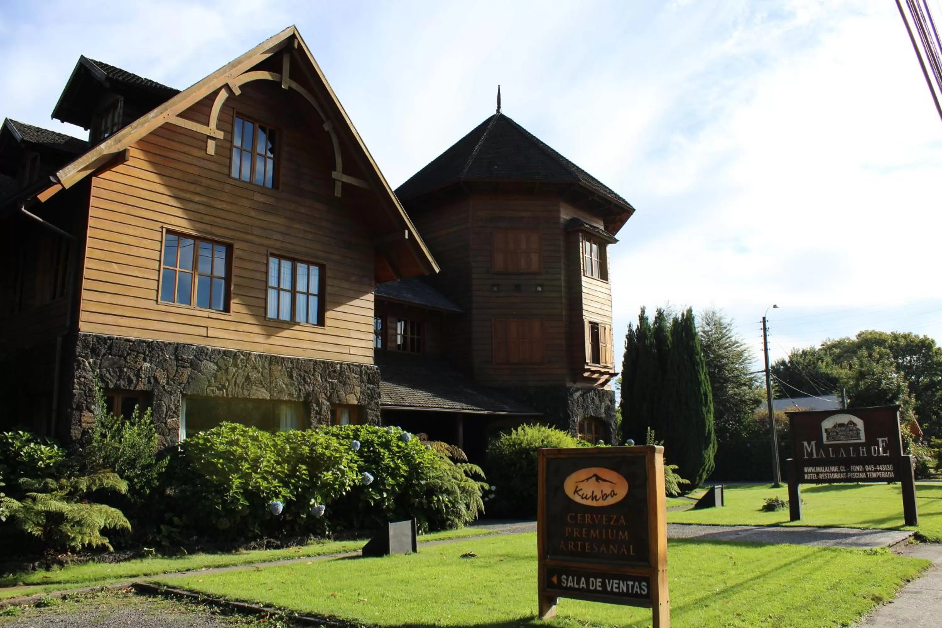 Facade/entrance in Hotel Malalhue