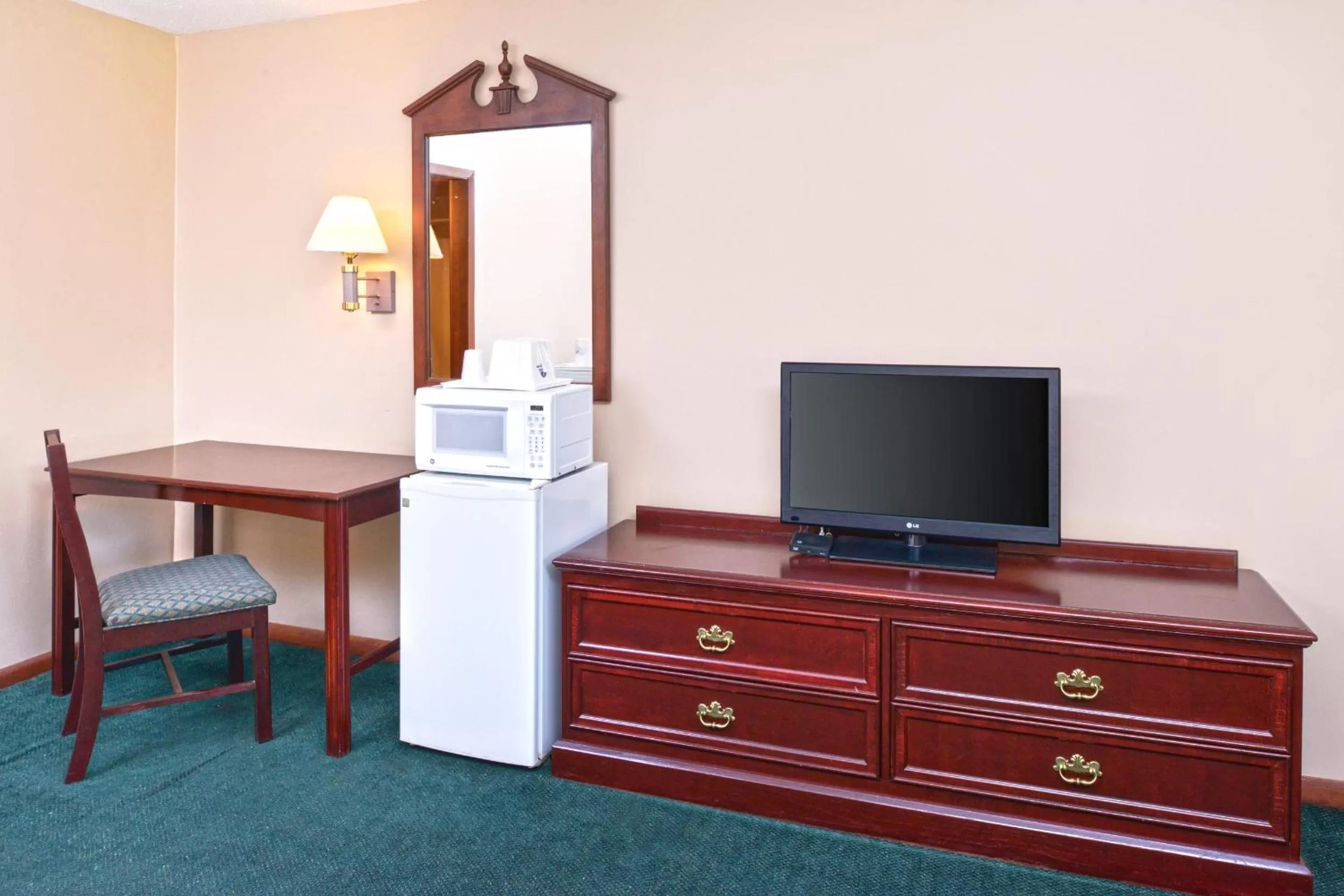 Bedroom in Americas Best Value Inn Plattsburgh