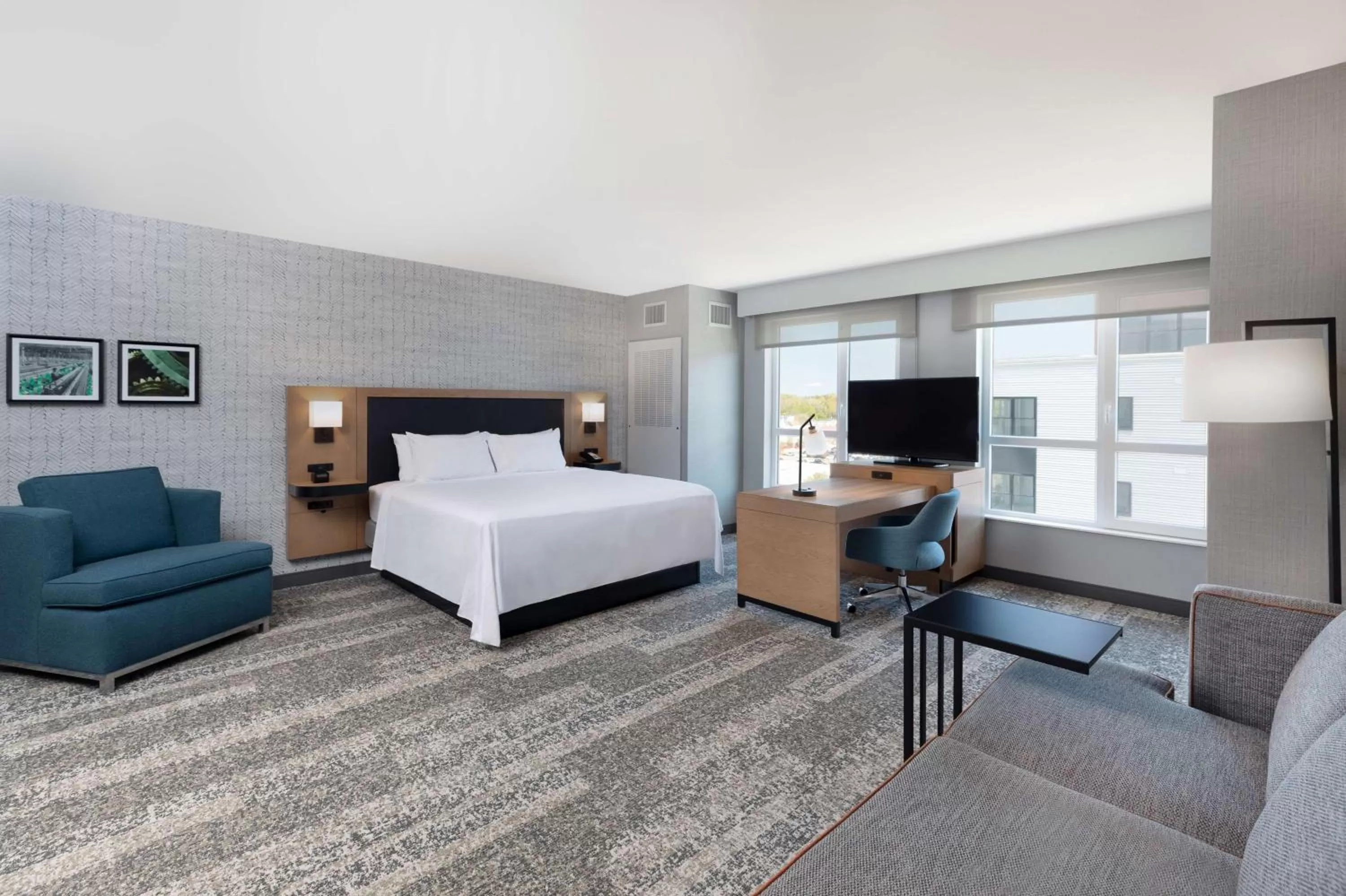 Bed in Hampton Inn & Suites Watertown Boston, Ma