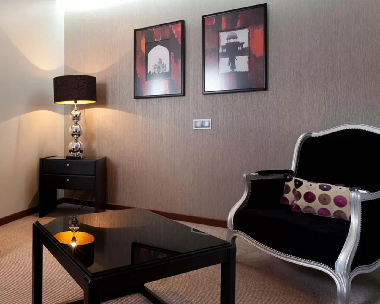 Seating area in Cardal Hotel