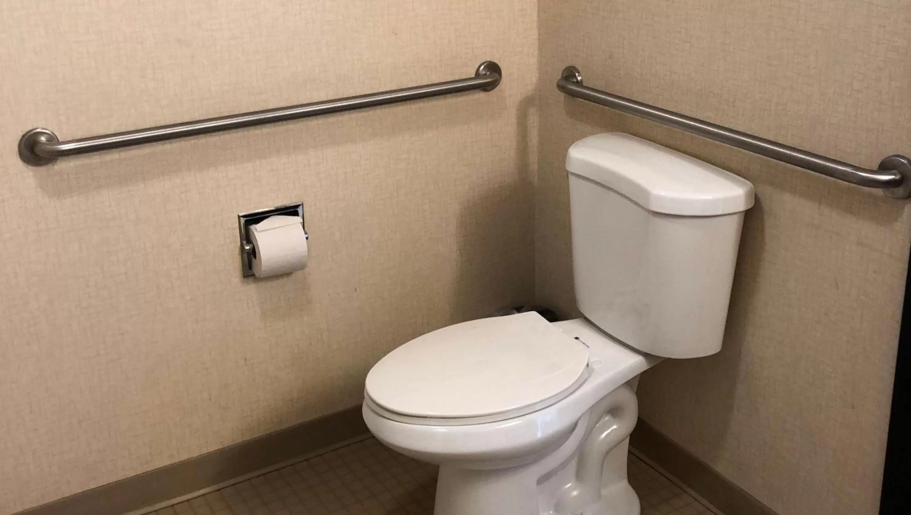 Bathroom in Colonial Inn Ellsworth