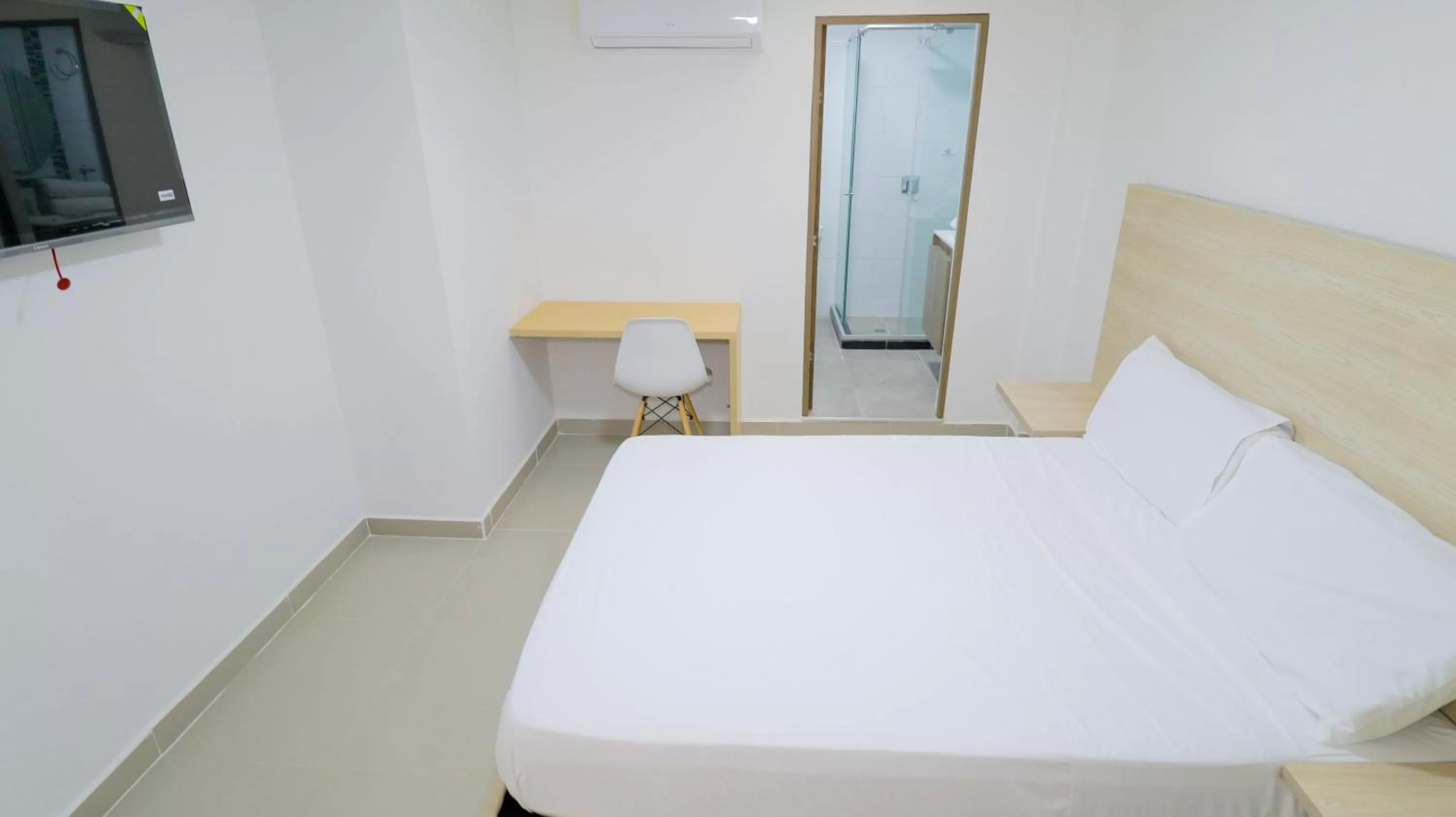 safe, Bed in Aw Hotel Pasarela Real