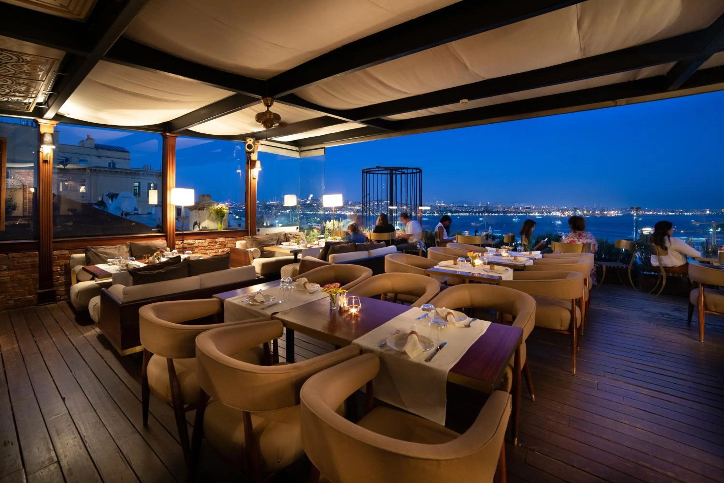 Restaurant/places to eat in Georges Hotel Galata