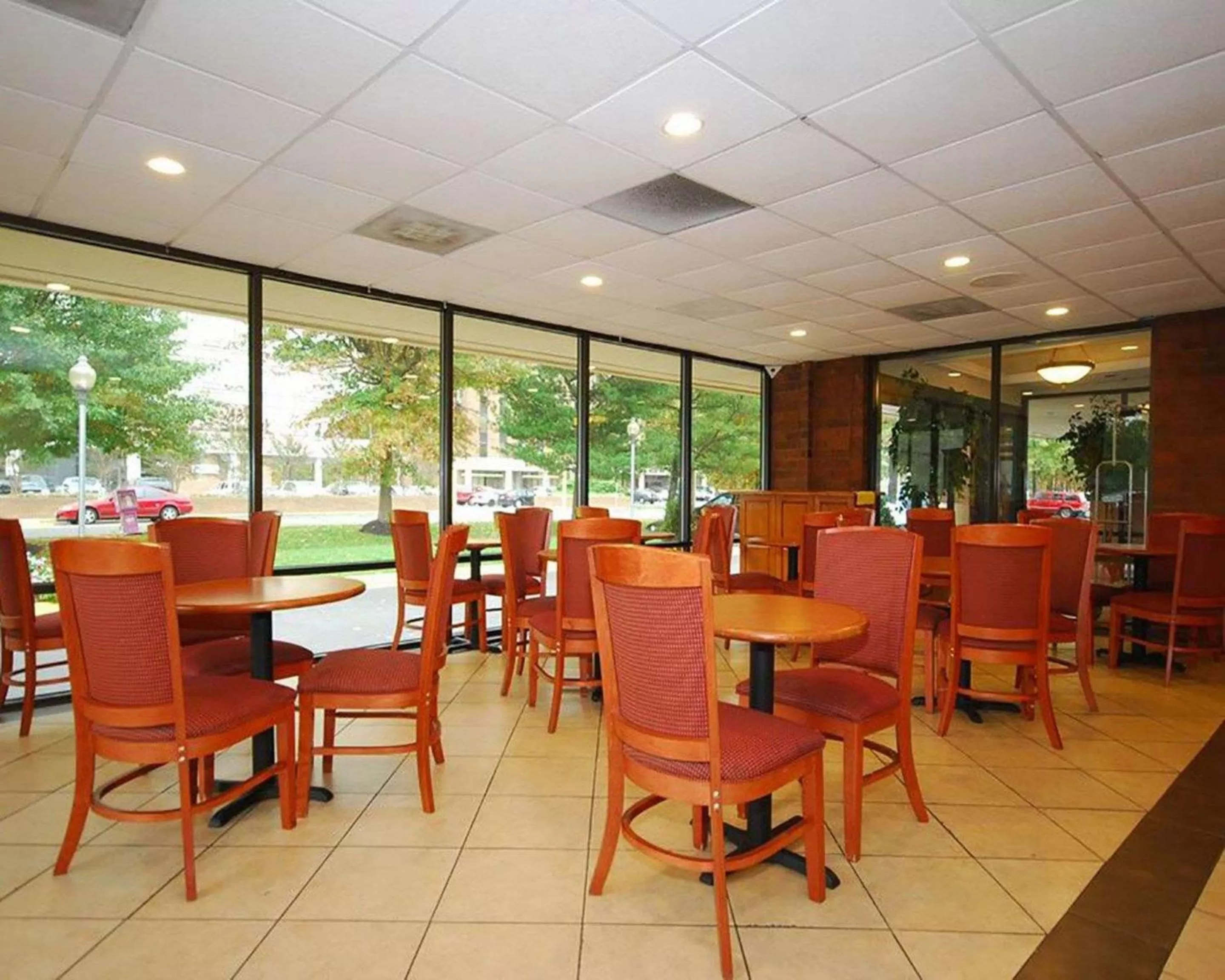 Restaurant/places to eat in Comfort Inn Springfield