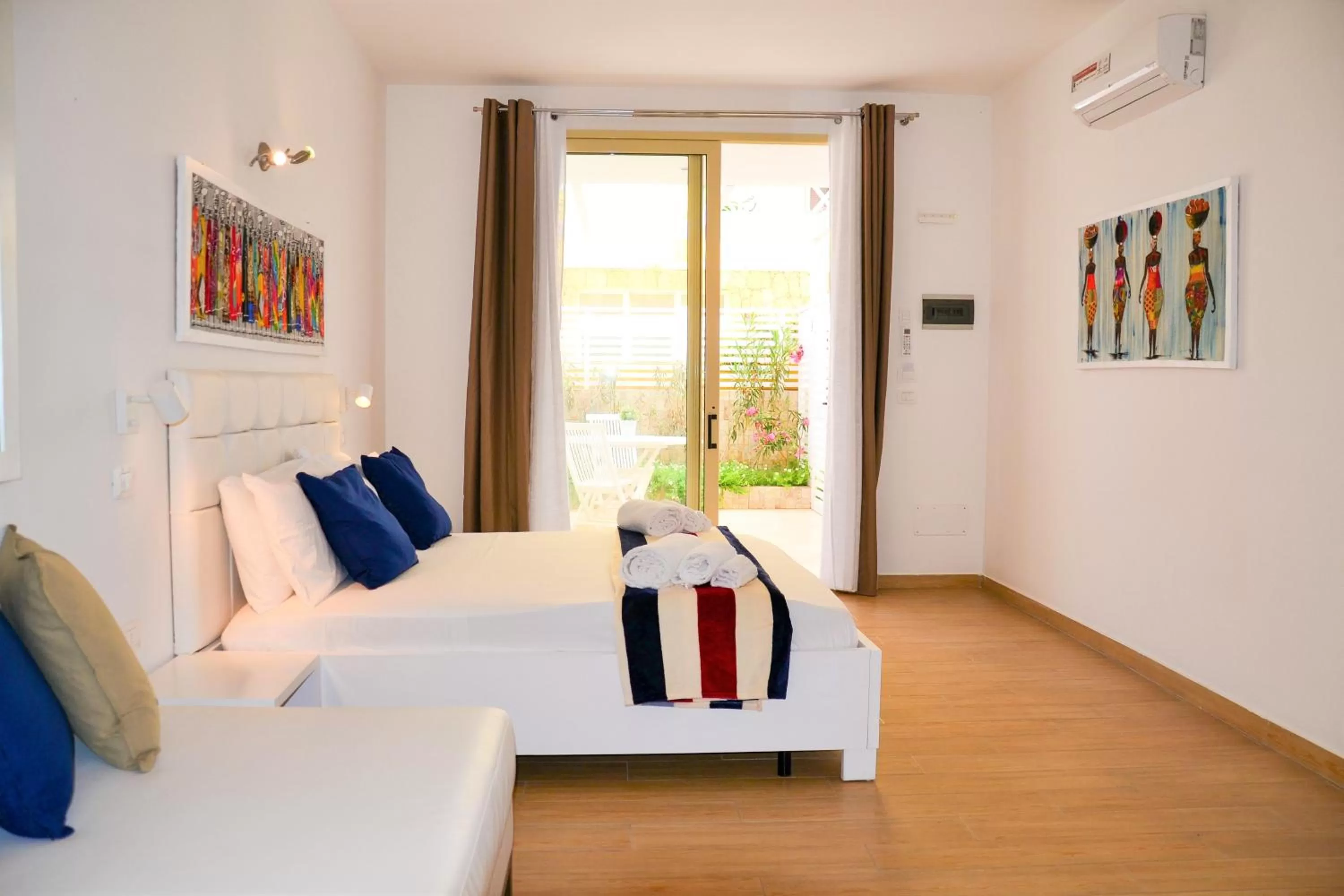 Bedroom, Bed in Branco Suites - Rooms & Holiday Apartments