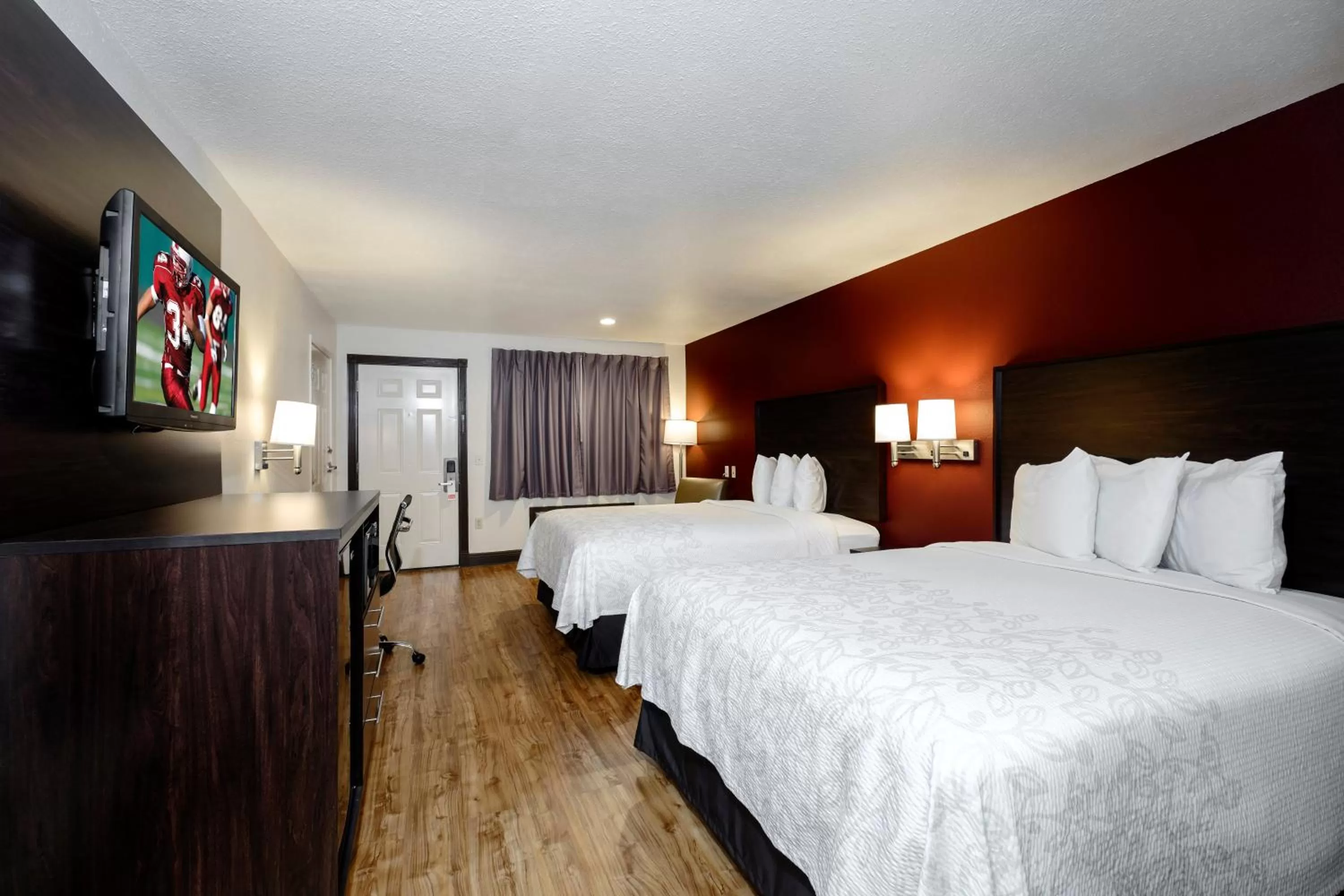 Photo of the whole room, Bed in Red Roof Inn PLUS+ Hammond