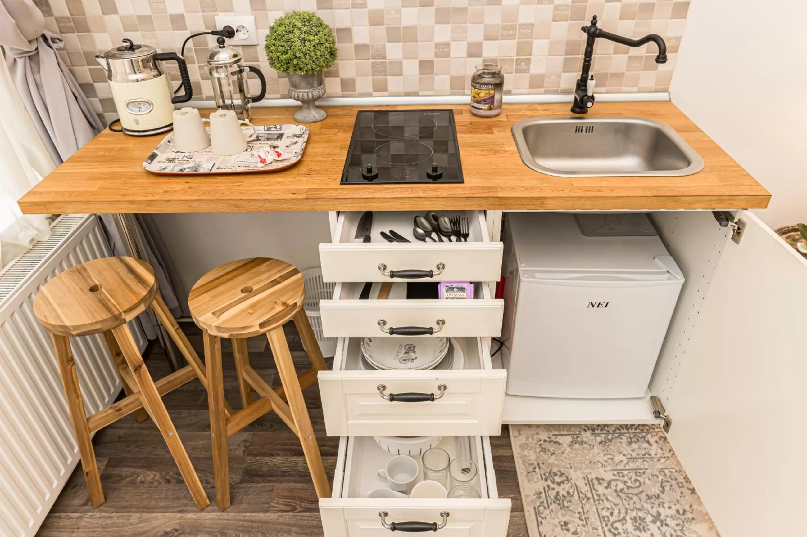 Restaurant/places to eat in ALBERT RESIDENCE with PARKING