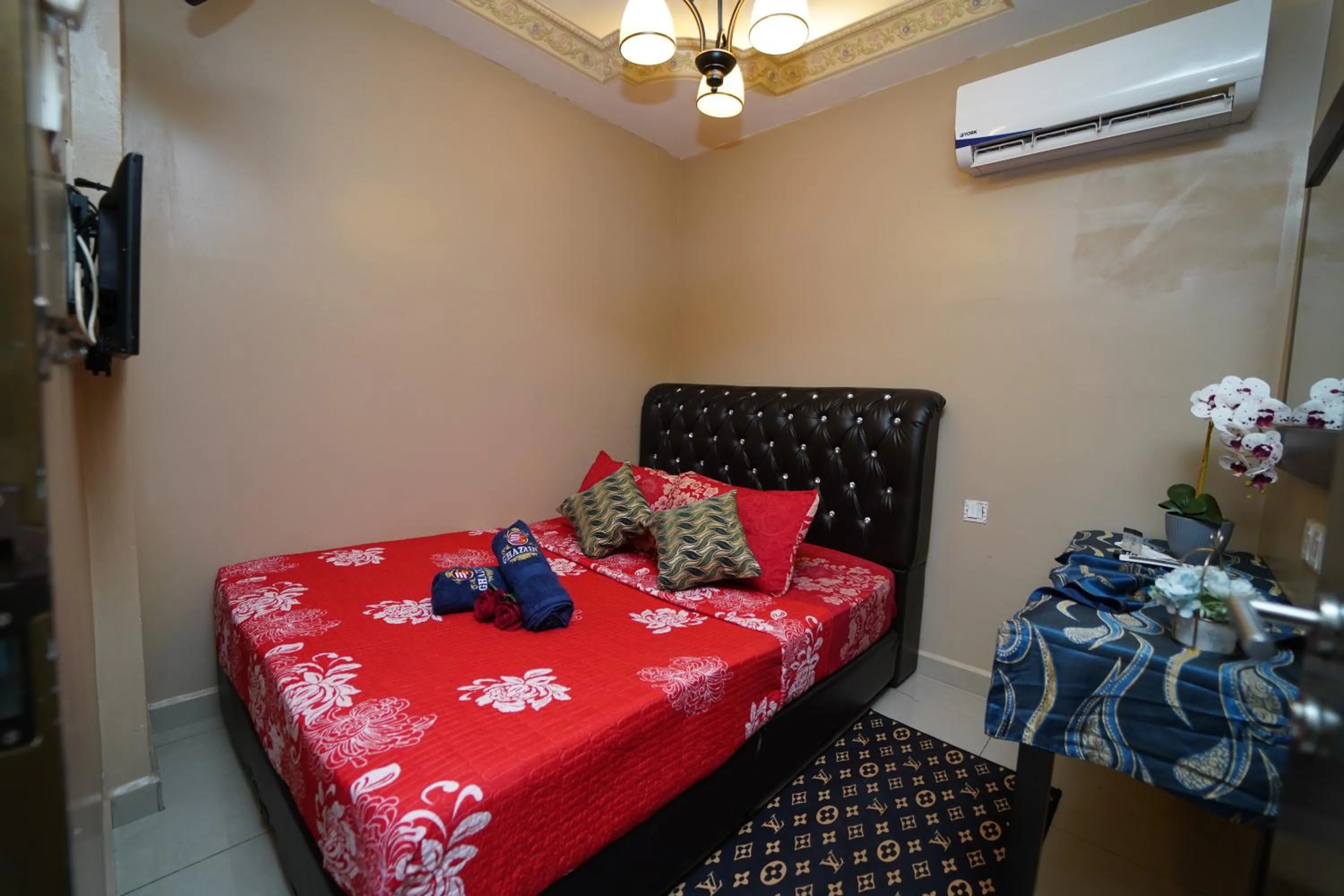 Bed in Ghazrin's Classic Hotel JB