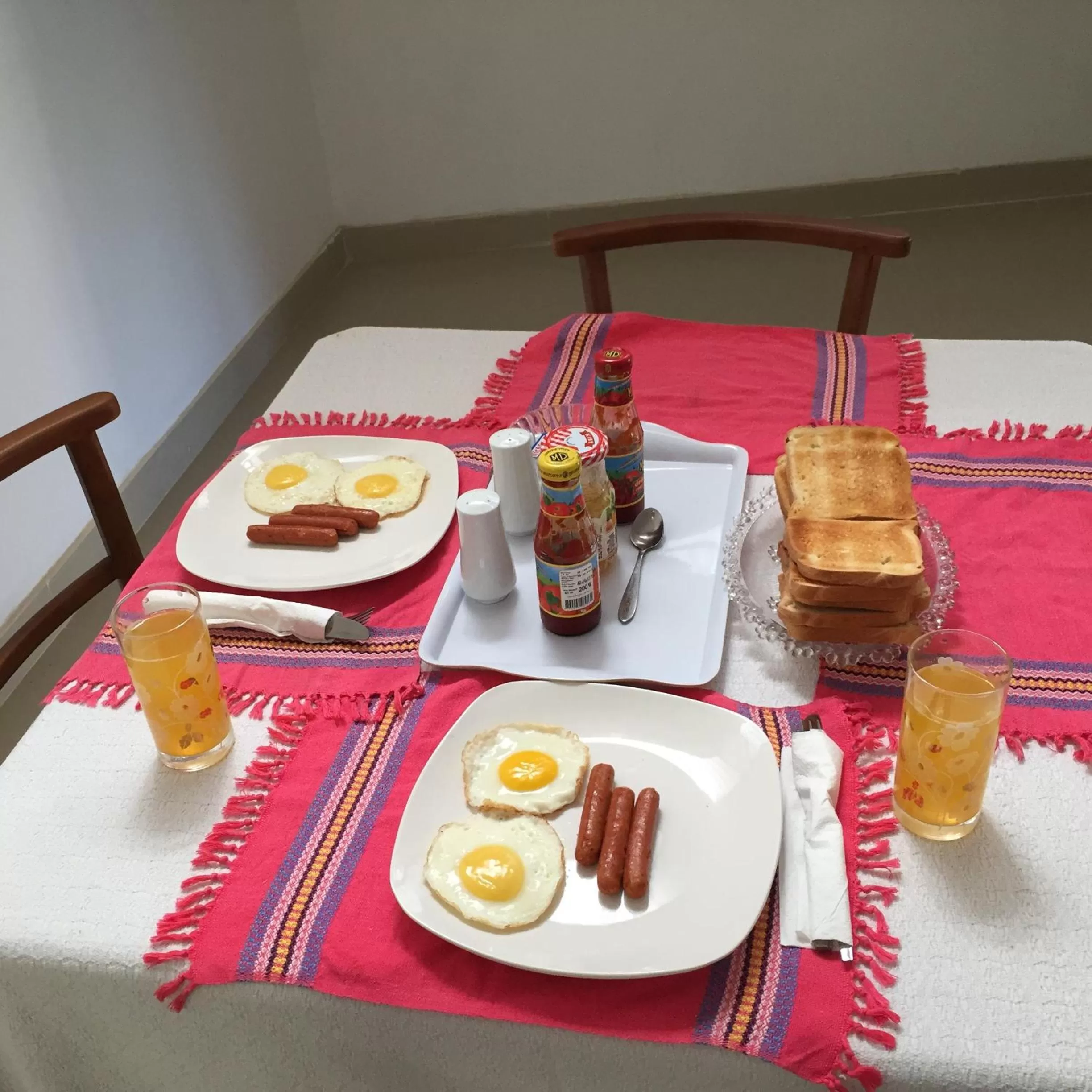 Continental breakfast, Breakfast in White Lodge