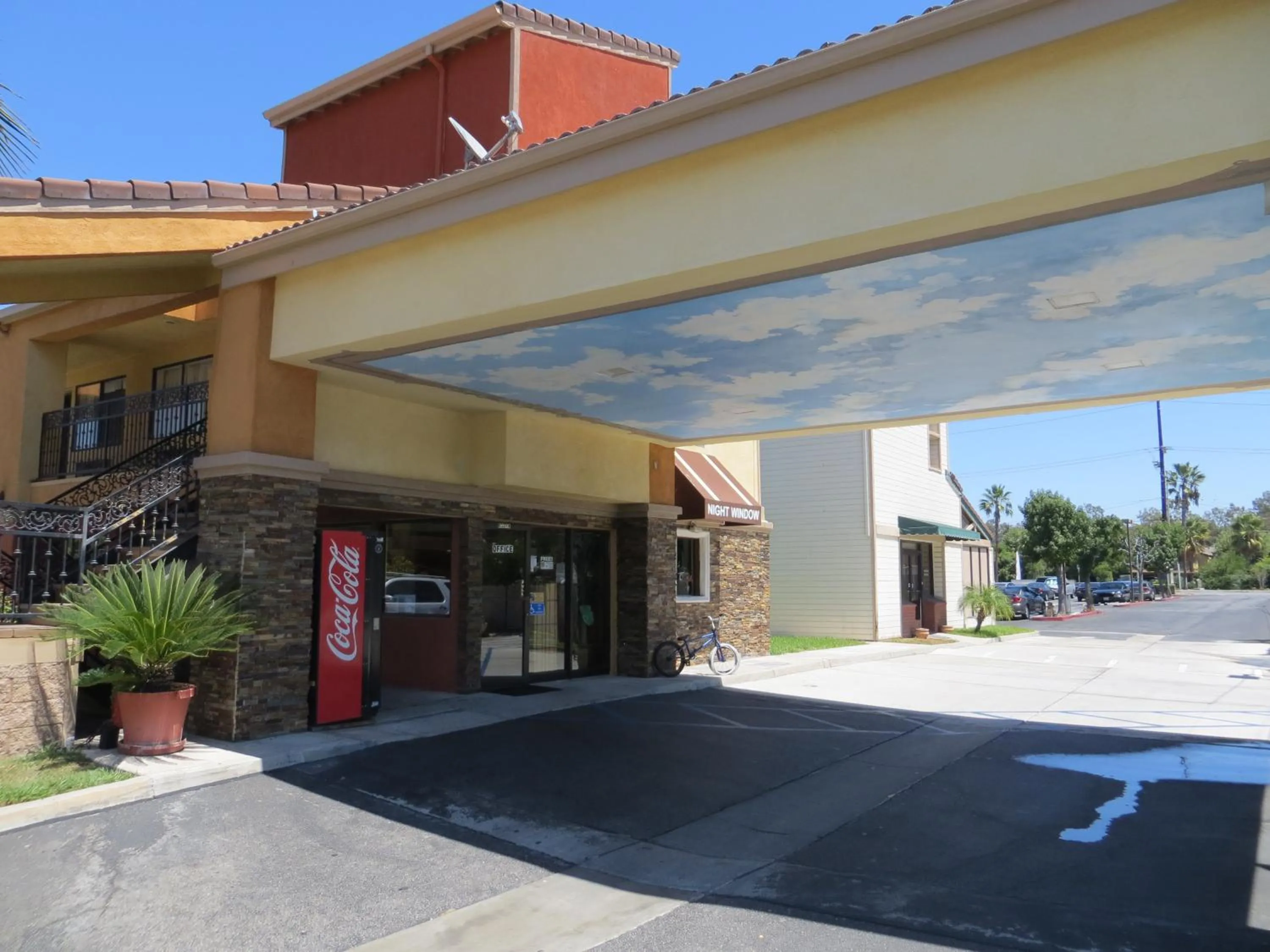 Facade/entrance in Azusa Inn