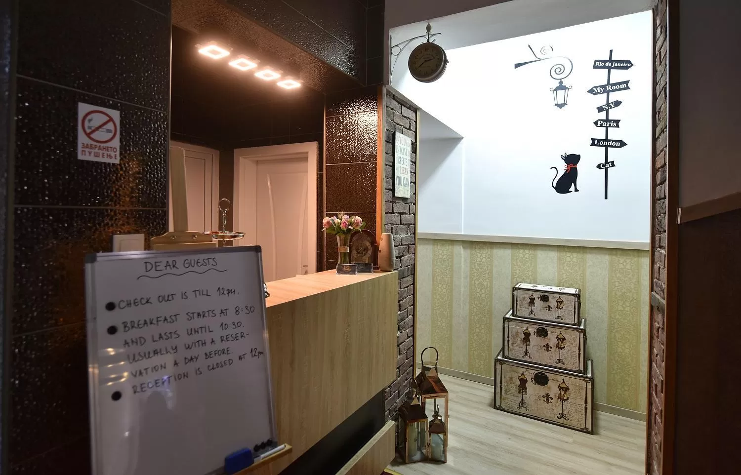 Villa Nina Hotel & Lounge bar