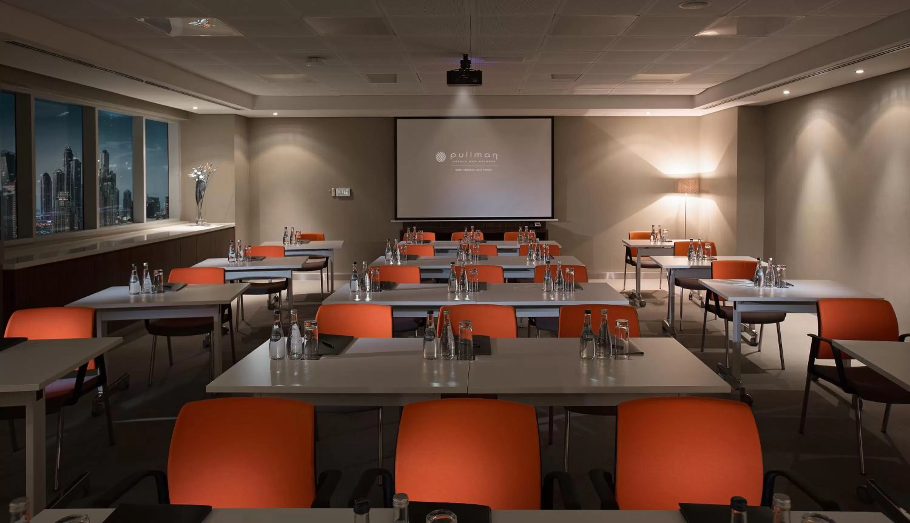 Business facilities in Pullman Dubai Jumeirah Lakes Towers