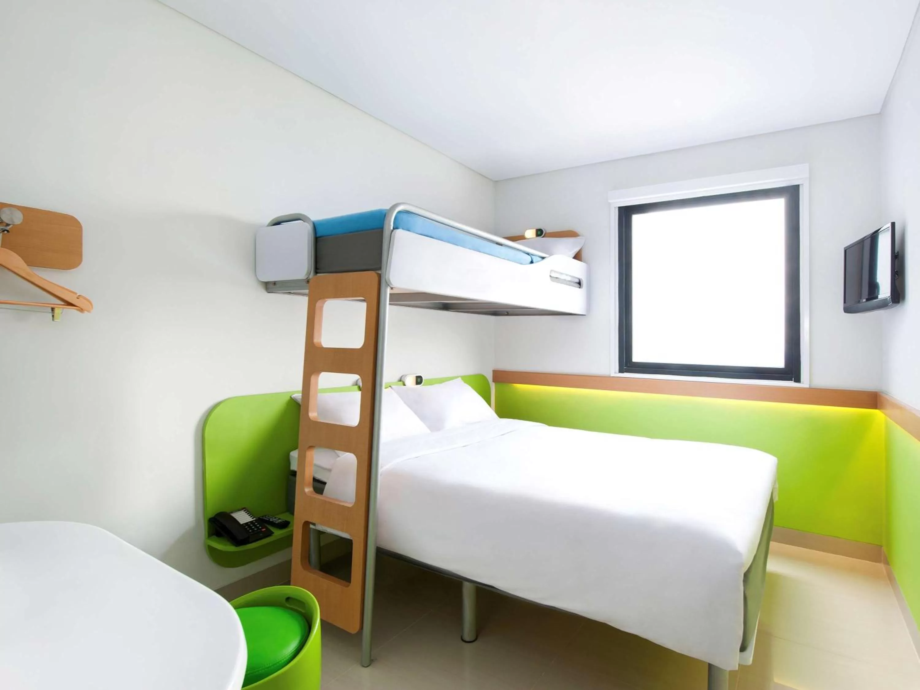 Standard 1 Double Bed and 1 Bunk Bed in Ibis Budget Jakarta Daan Mogot