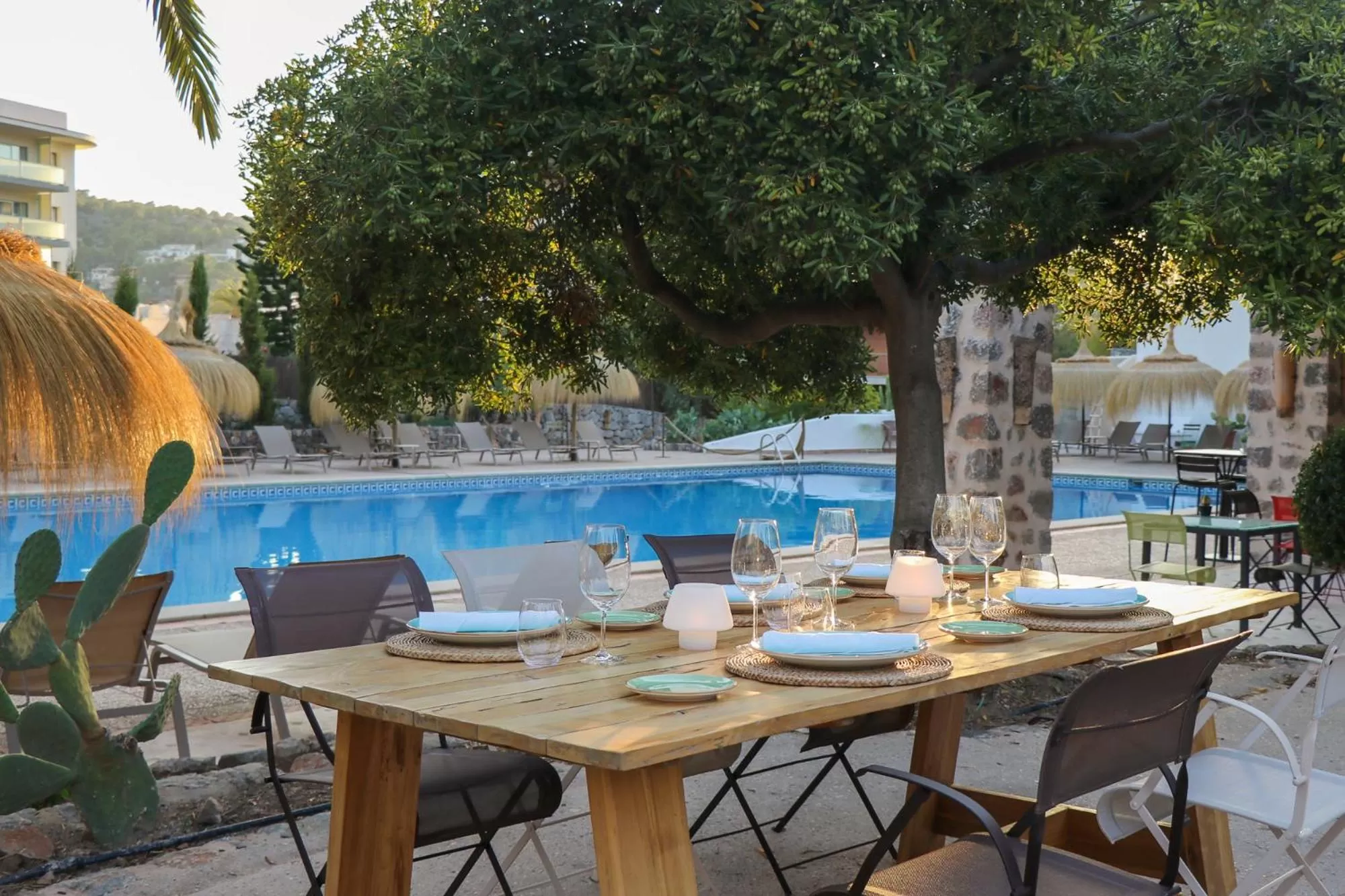 Restaurant/places to eat in Hotel Es Port