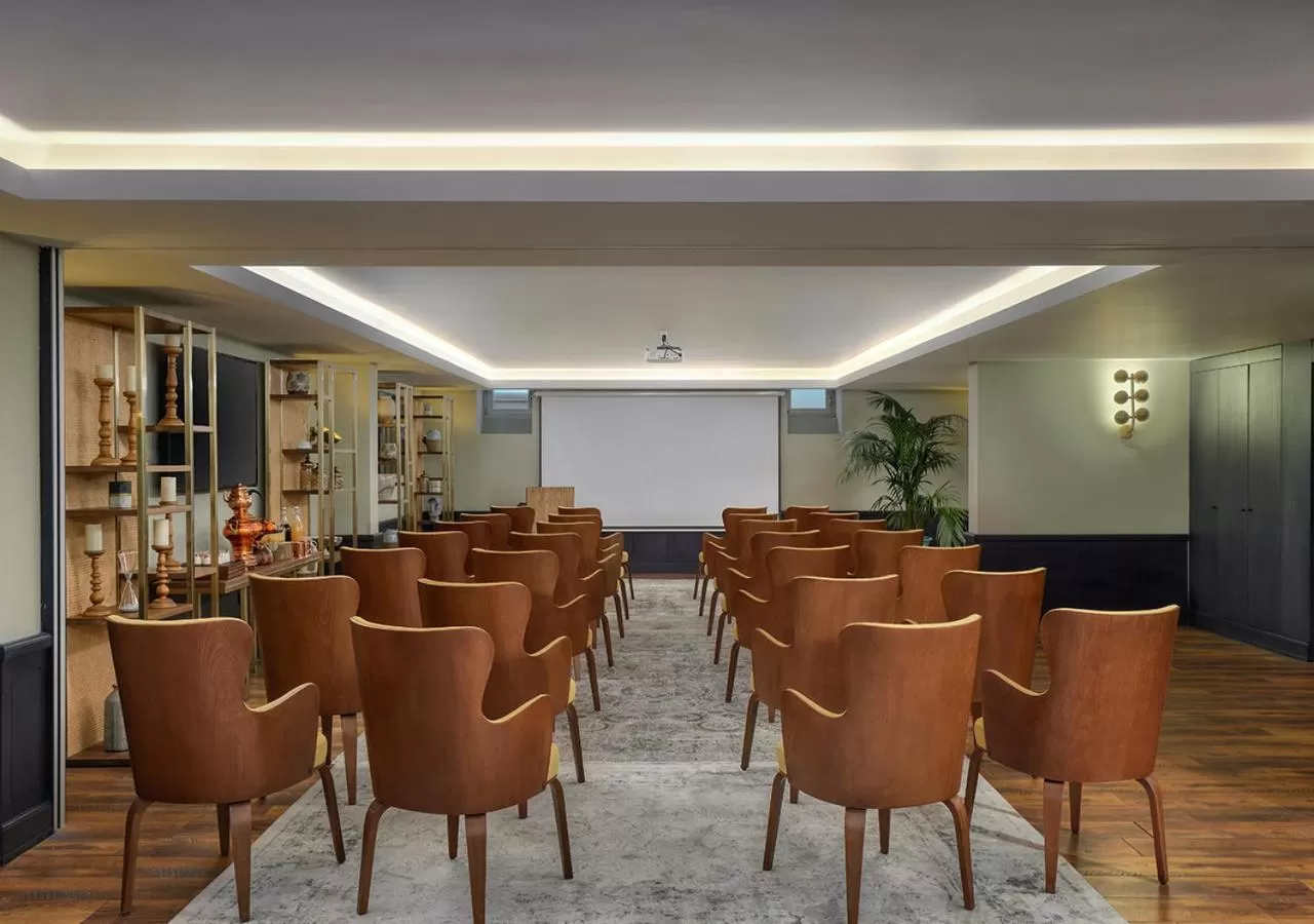 Business facilities in Six Senses Kocatas Mansions