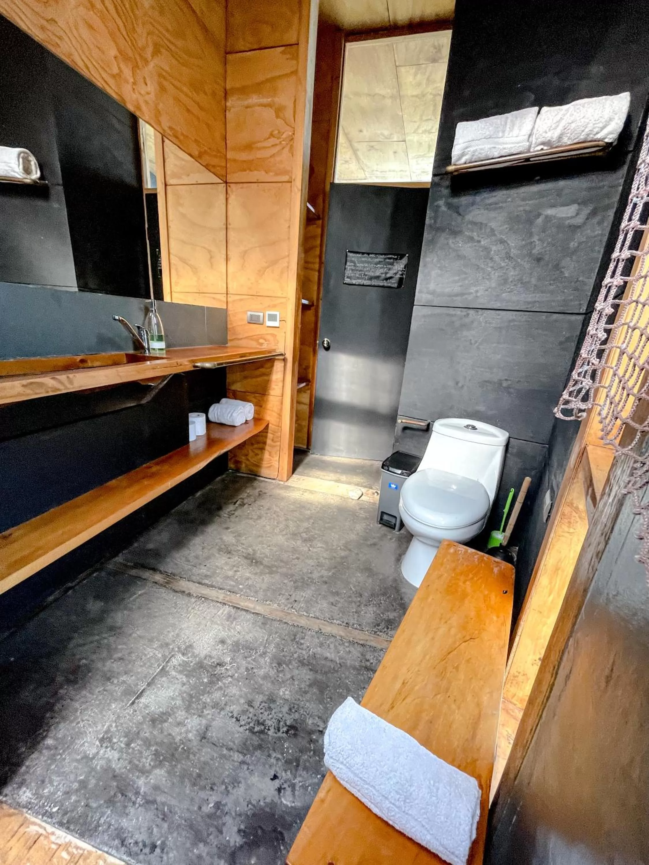 Bathroom in El Coo Lodge