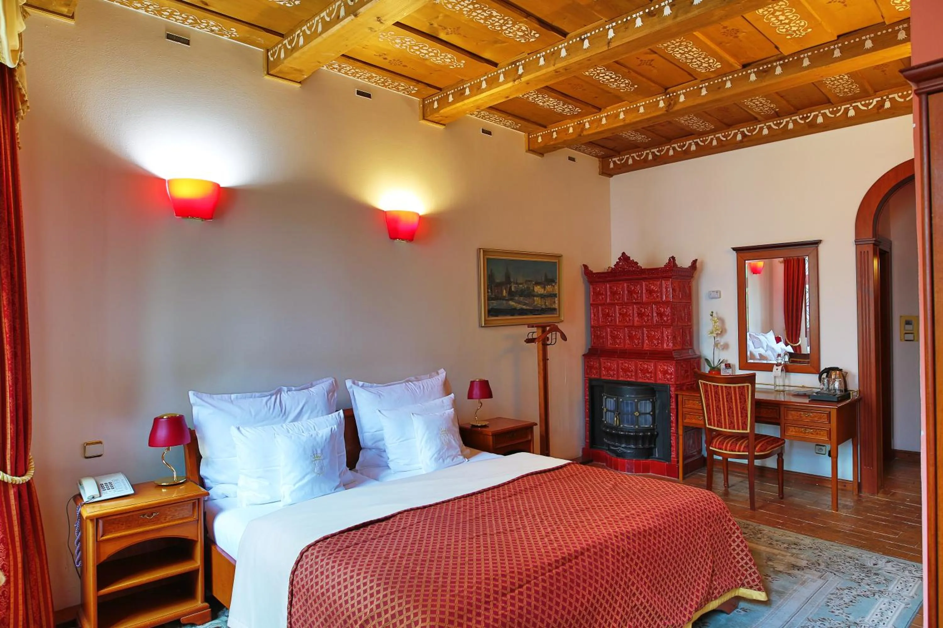 Photo of the whole room, Bed in Royal Ricc