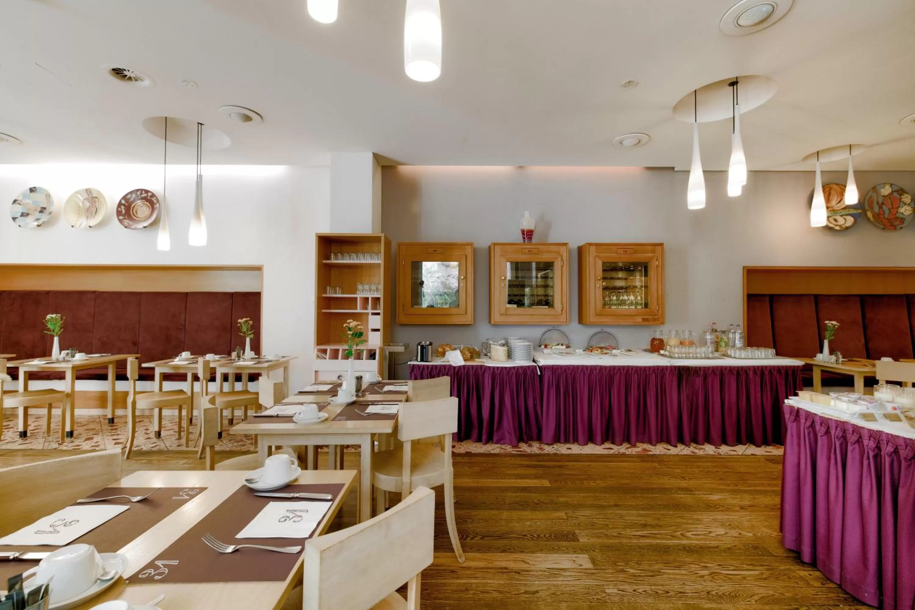 Breakfast in Hotel Bleibtreu Berlin by Golden Tulip