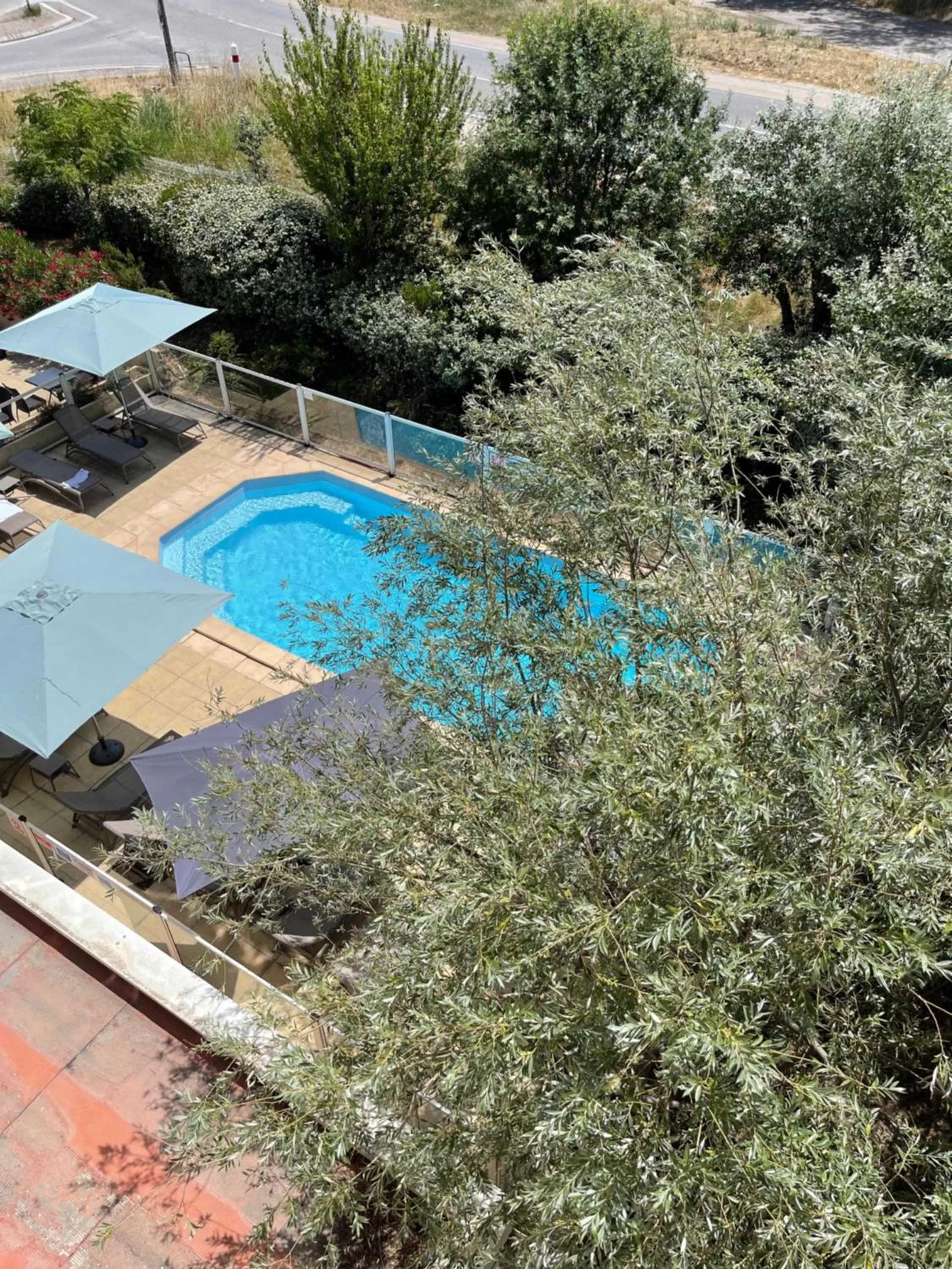 Pool view in Kyriad Aix Les Milles - Plan de Campagne