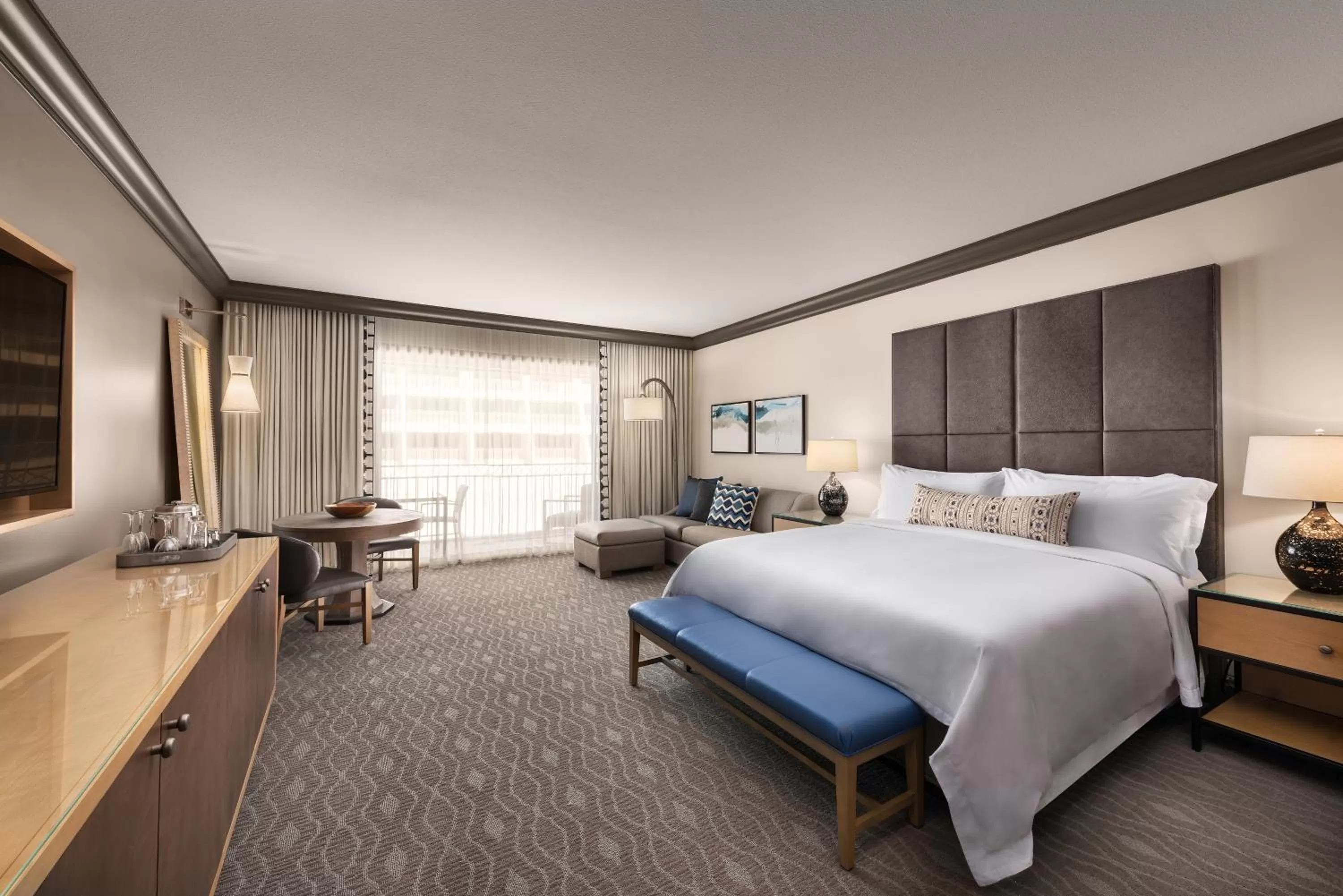 Bedroom, Bed in The Phoenician, a Luxury Collection Resort, Scottsdale