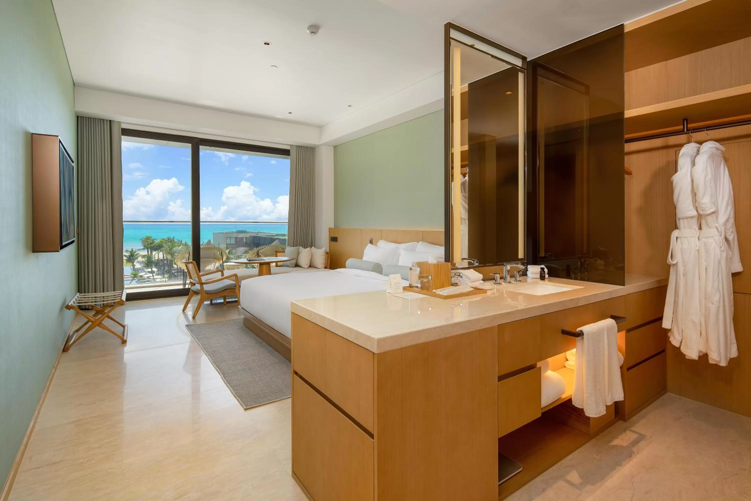 Sea view, Bed in Shilla Monogram Danang