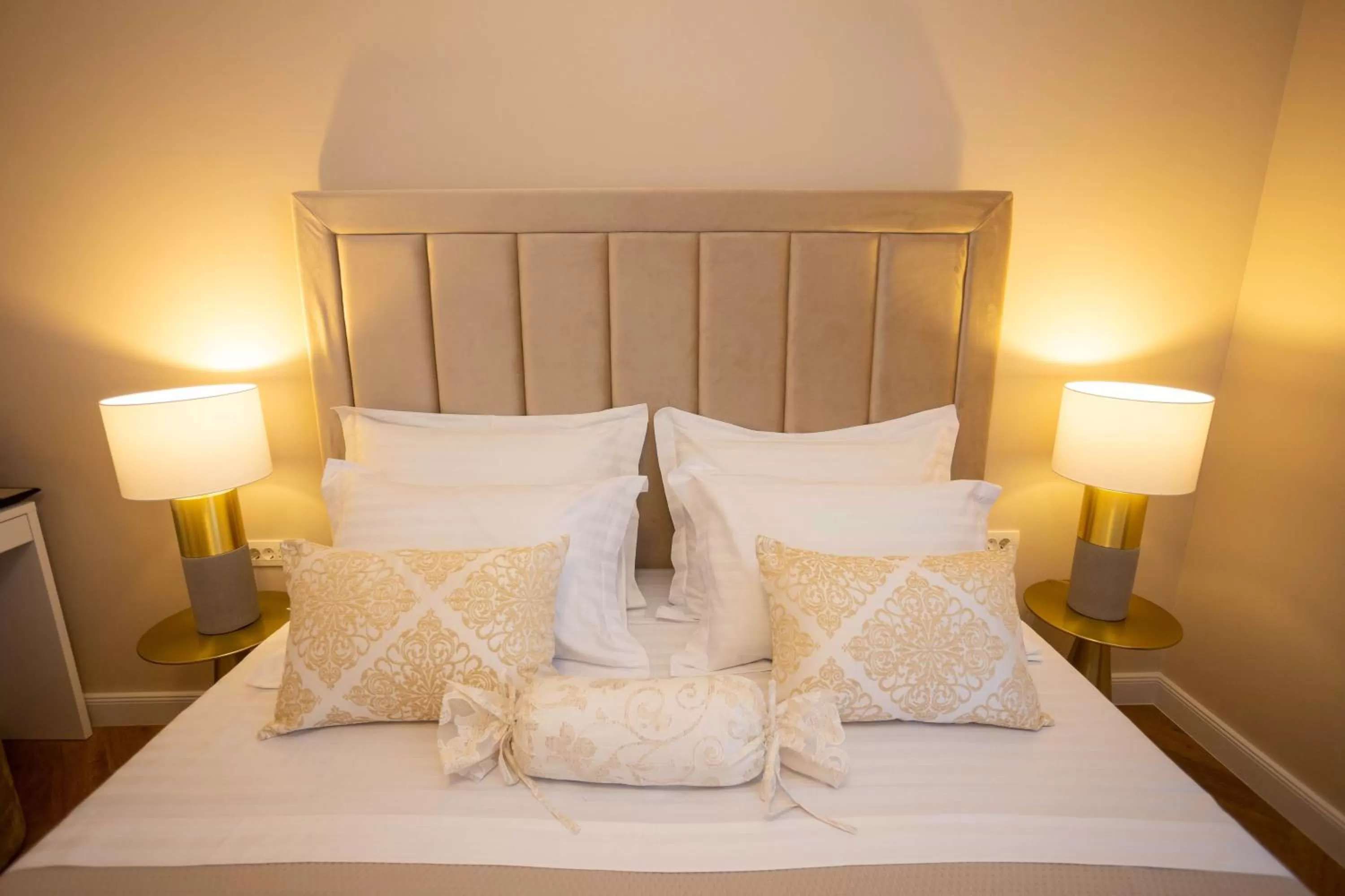 Bed in City and Style Luxury Rooms Split