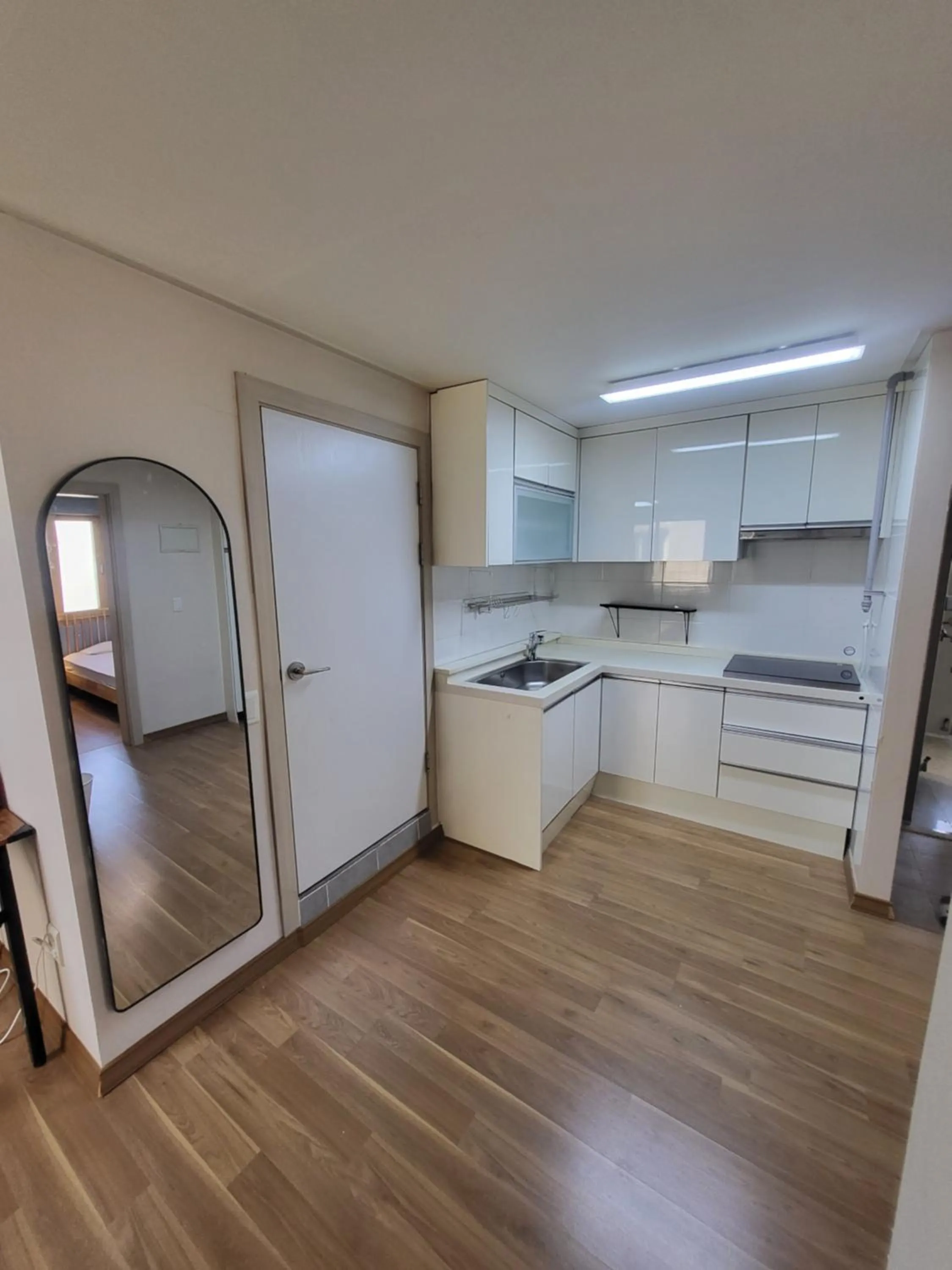 Kitchen or kitchenette in Red Guesthouse