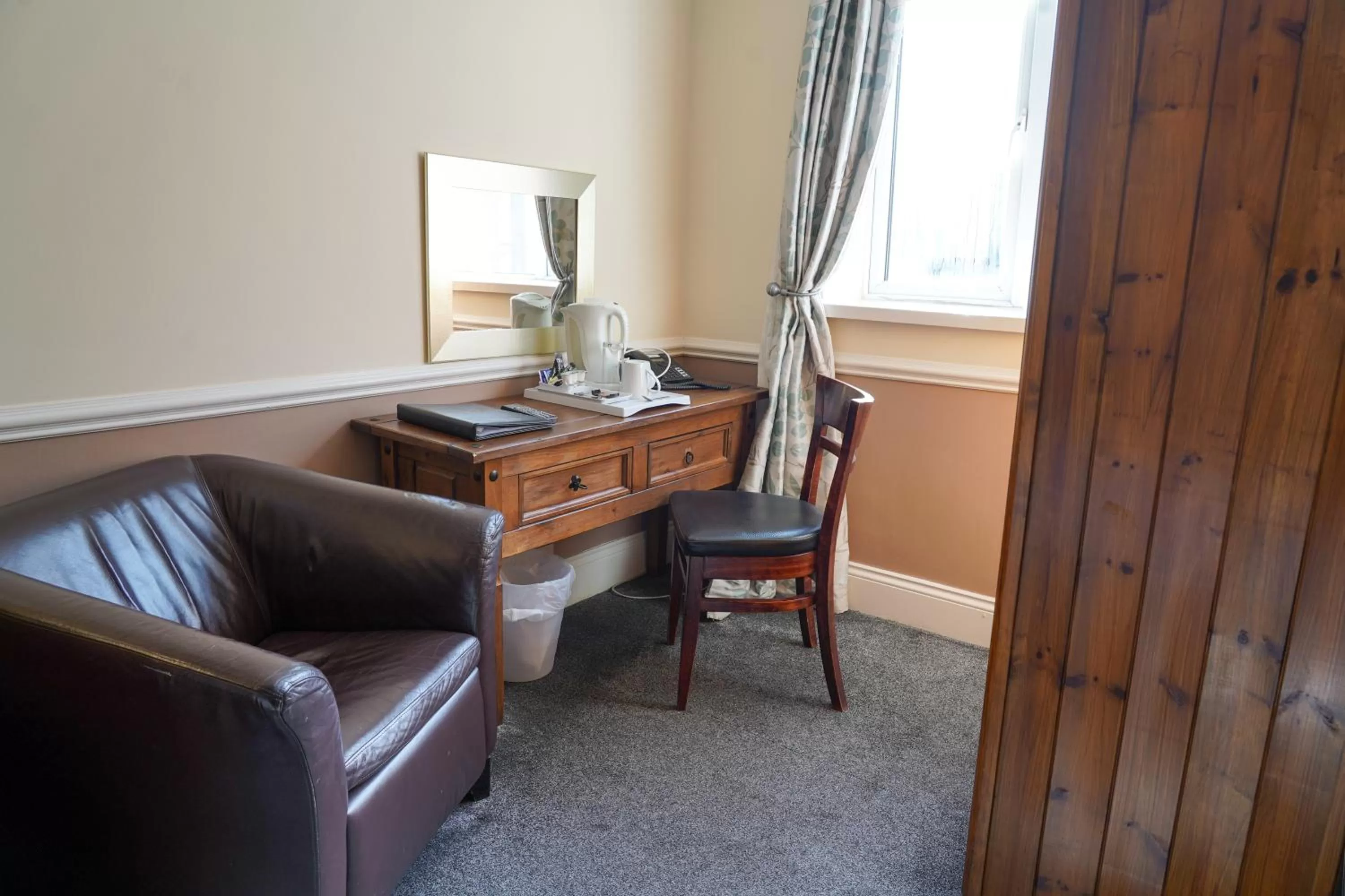 Coffee/tea facilities in The Royal Hotel