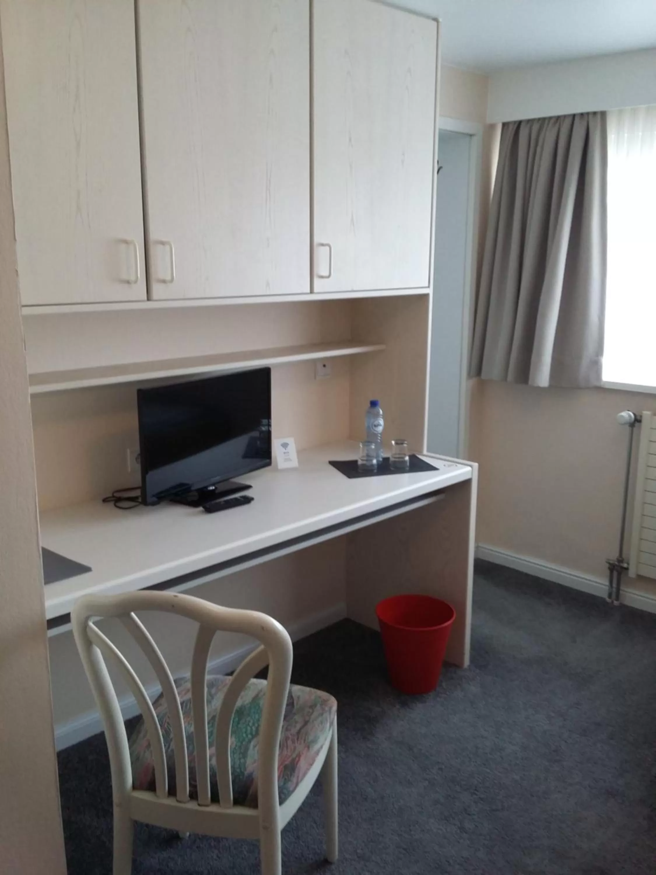 TV and multimedia, TV/Entertainment Center in Haus Marquet