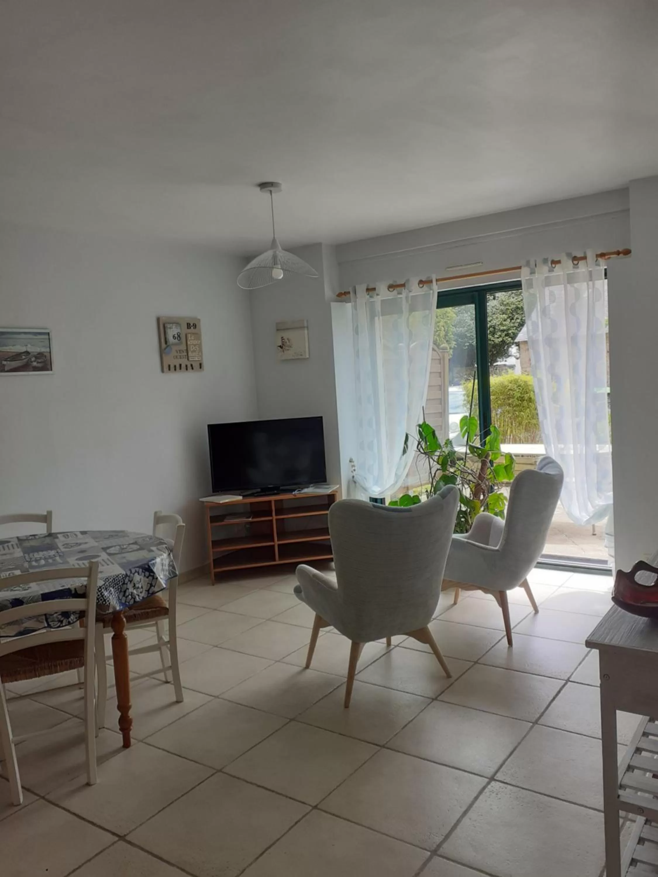 TV and multimedia, Seating Area in Les Gites de Kerdurod