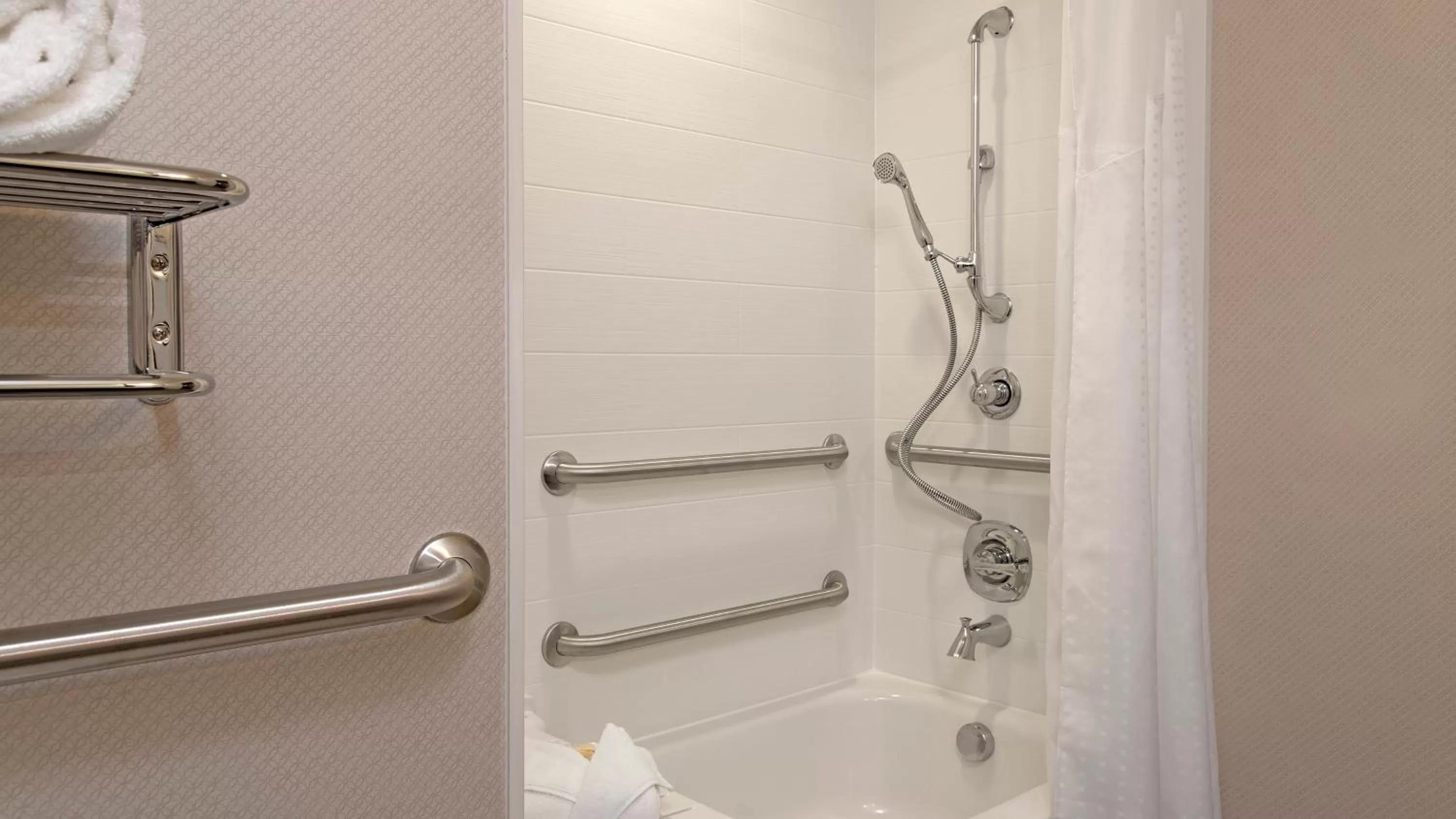 Bathroom in Holiday Inn Indianapolis Airport by IHG