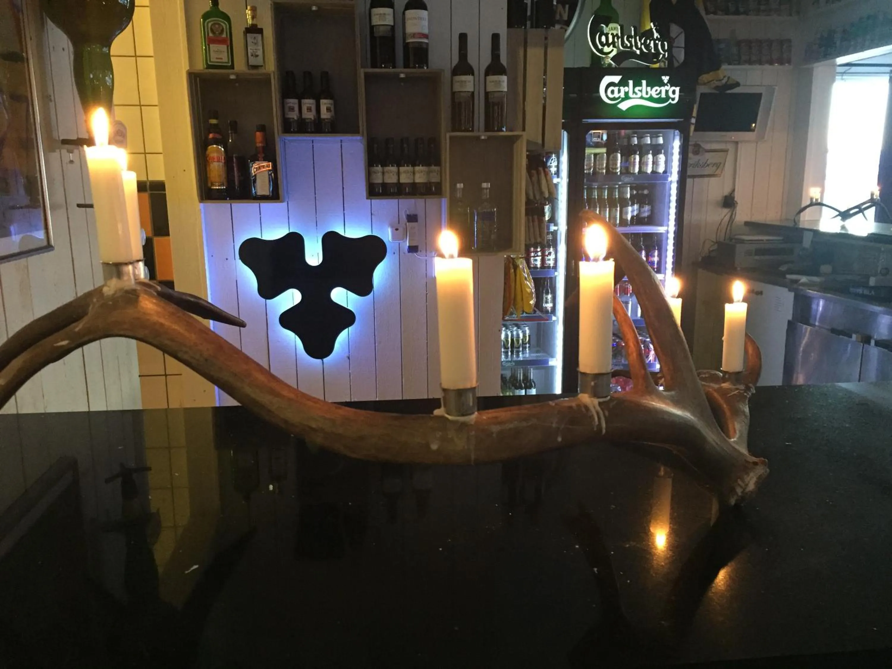 Restaurant/places to eat in Hotel E-10 by First