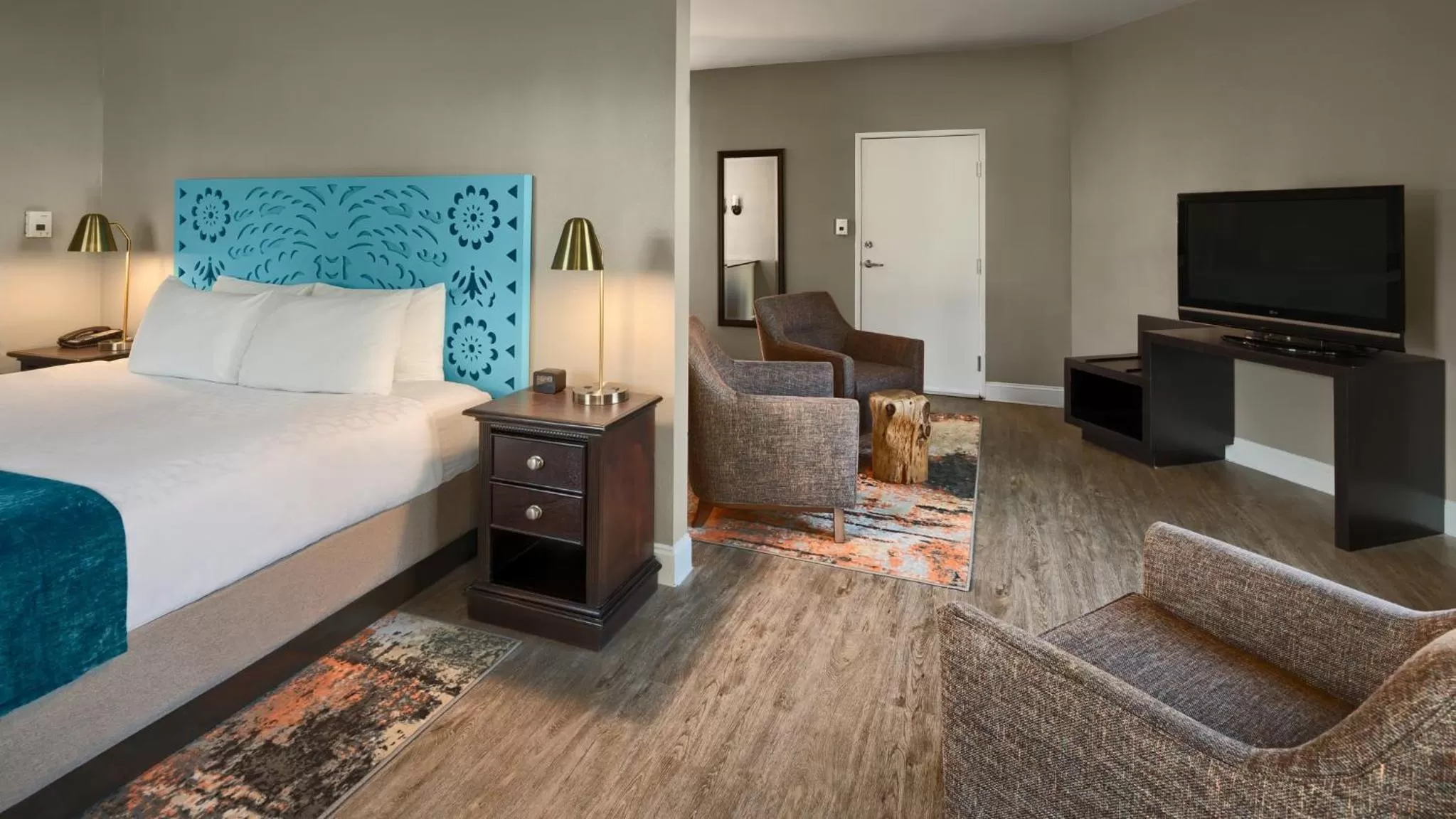Photo of the whole room, Bed in Hotel Indigo San Antonio Riverwalk by IHG