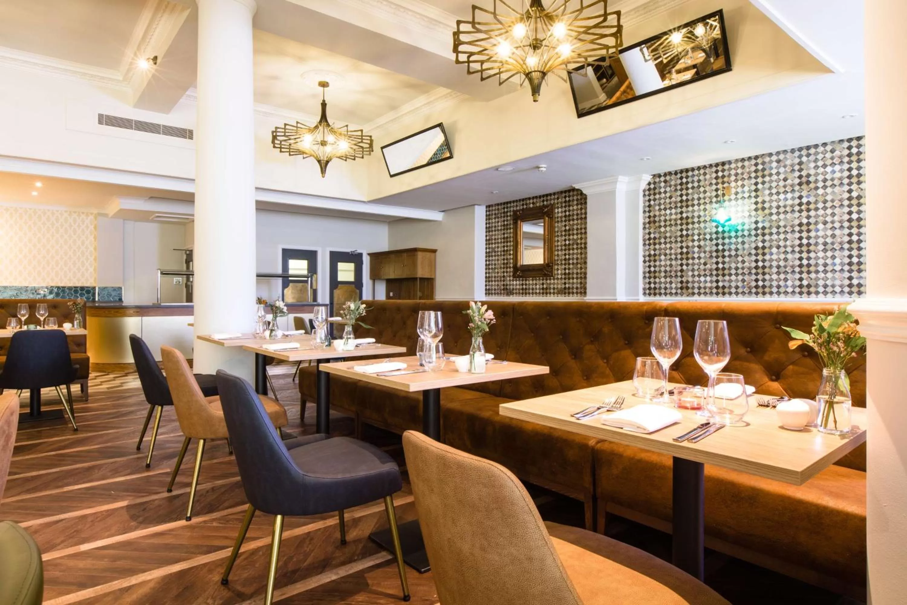 Restaurant/places to eat in The Queen at Chester Hotel, BW Premier Collection