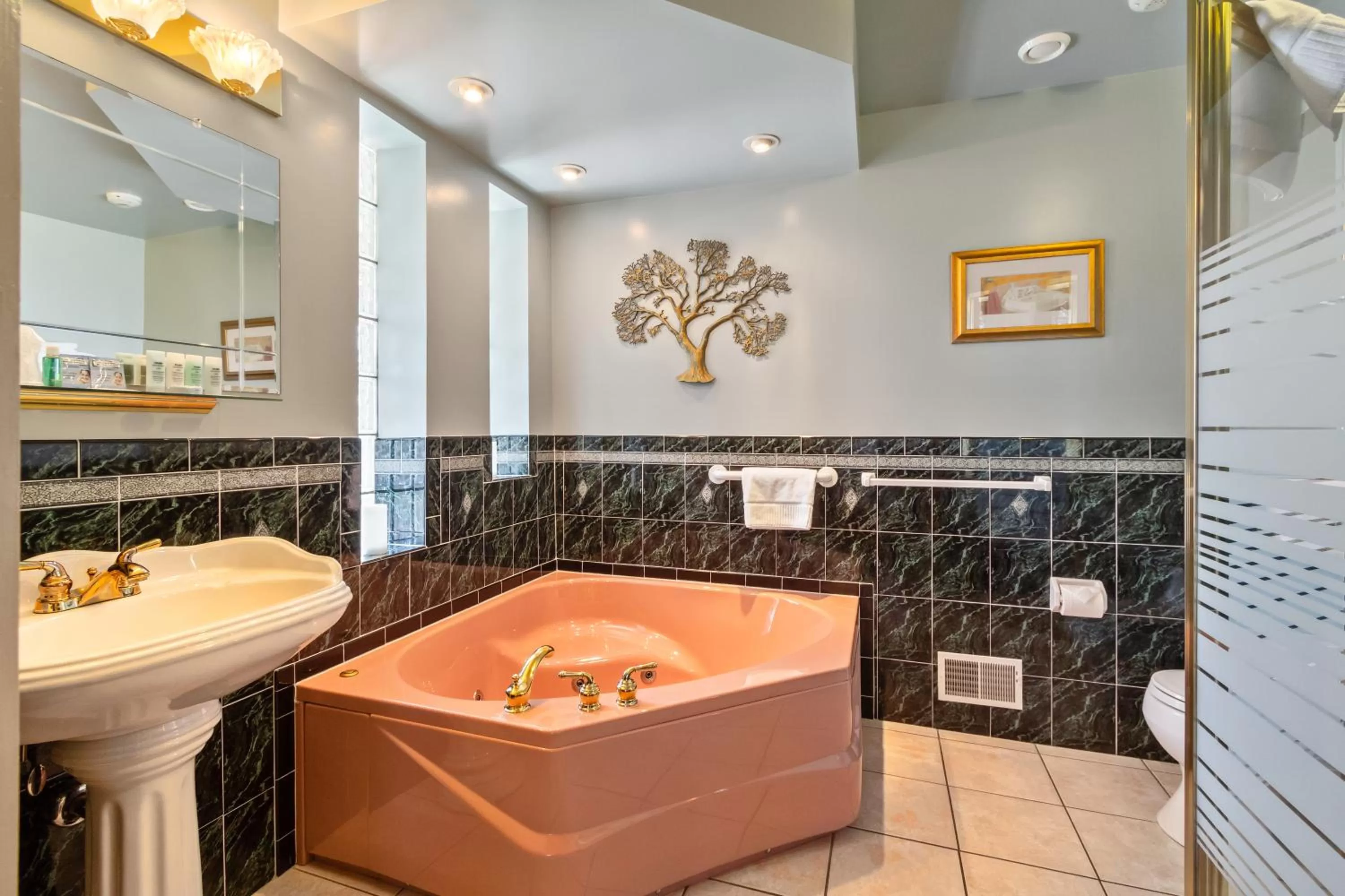 Bathroom in After Eight Bed and Breakfast